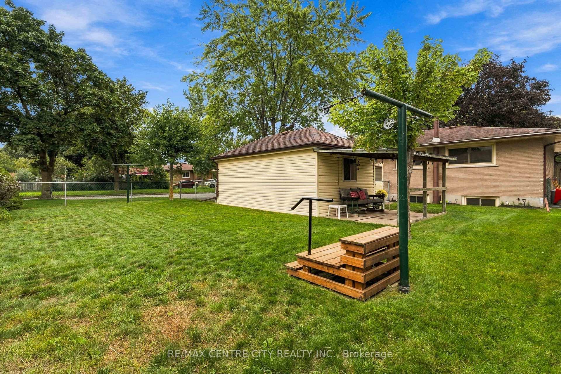 Photo 45 of 1006 Apache Road, London, East D — HOMEH