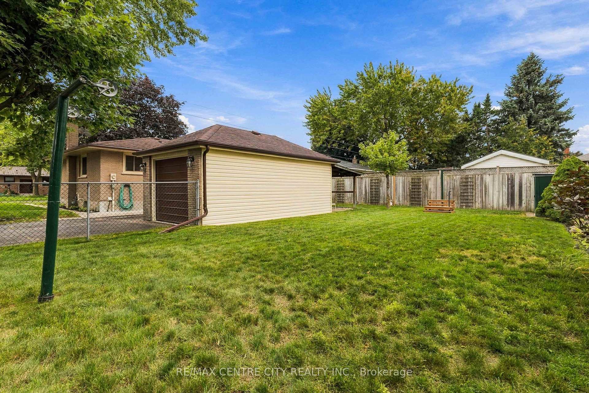 Photo 46 of 1006 Apache Road, London, East D — HOMEH