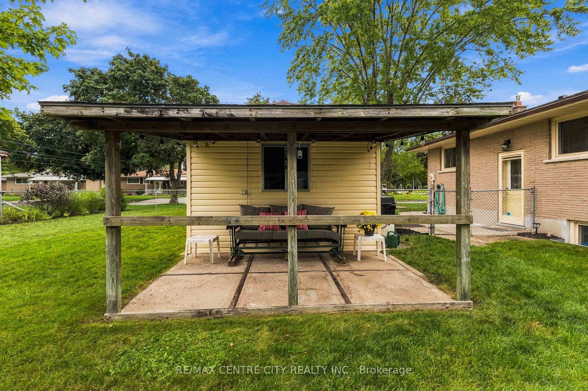 Photo 49 of 1006 Apache Road, London, East D — HOMEH