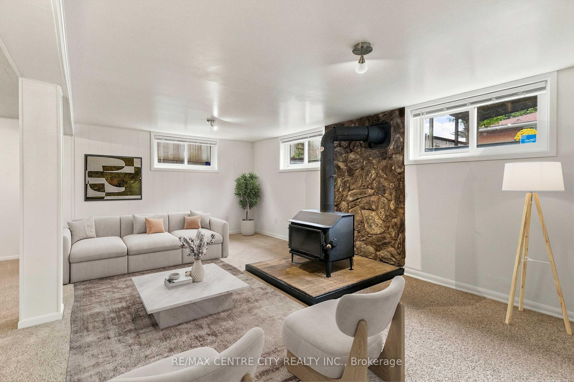 Photo 32 of 1006 Apache Road, London, East D — HOMEH