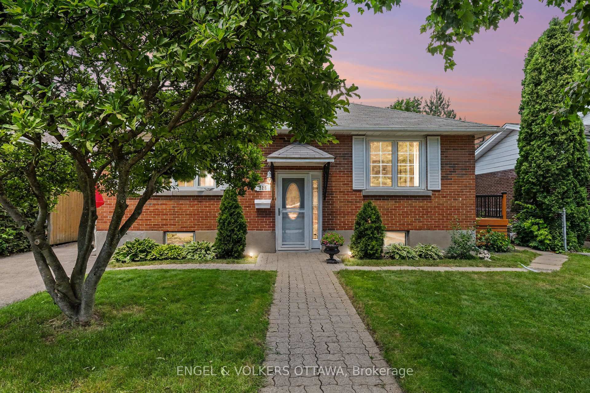 Photo of 325 Summit Avenue