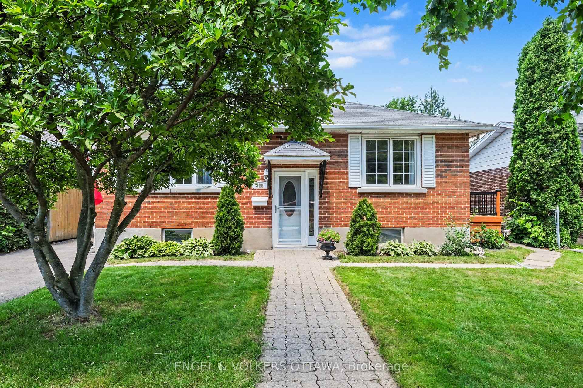 Photo 2 of 325 Summit Avenue, Ottawa, Alta Vista/Faircrest Heights — HOMEH