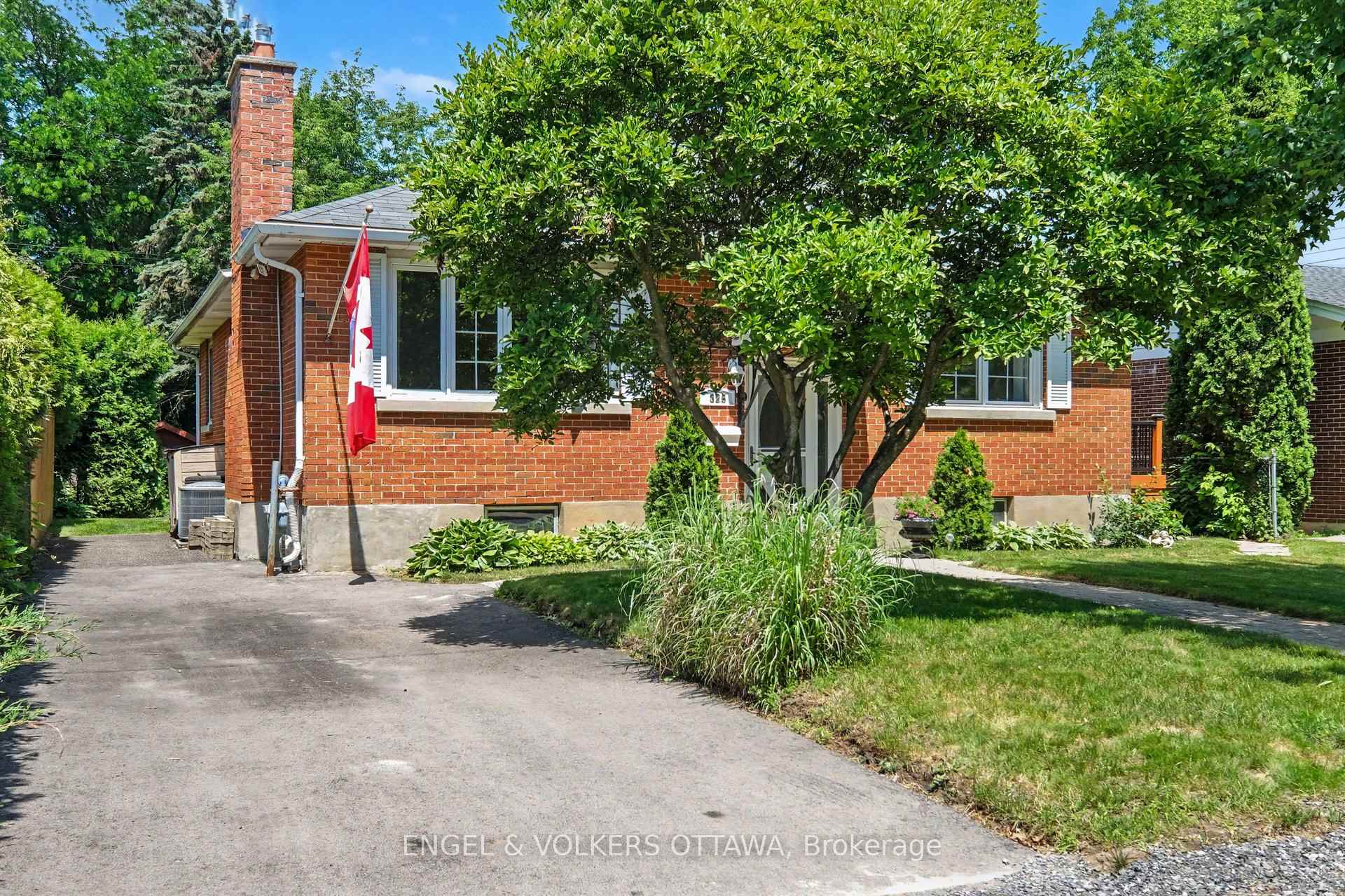 Photo 3 of 325 Summit Avenue, Ottawa, Alta Vista/Faircrest Heights — HOMEH