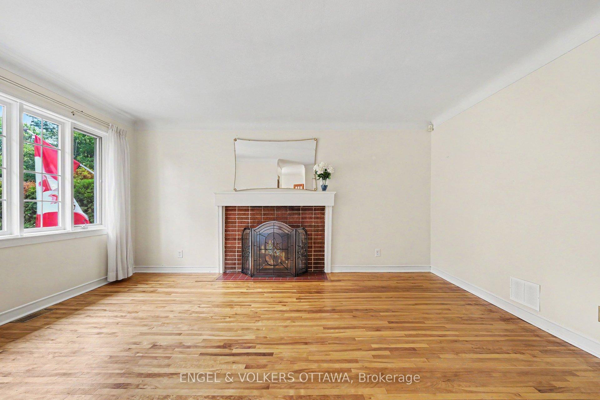 Photo 6 of 325 Summit Avenue, Ottawa, Alta Vista/Faircrest Heights — HOMEH