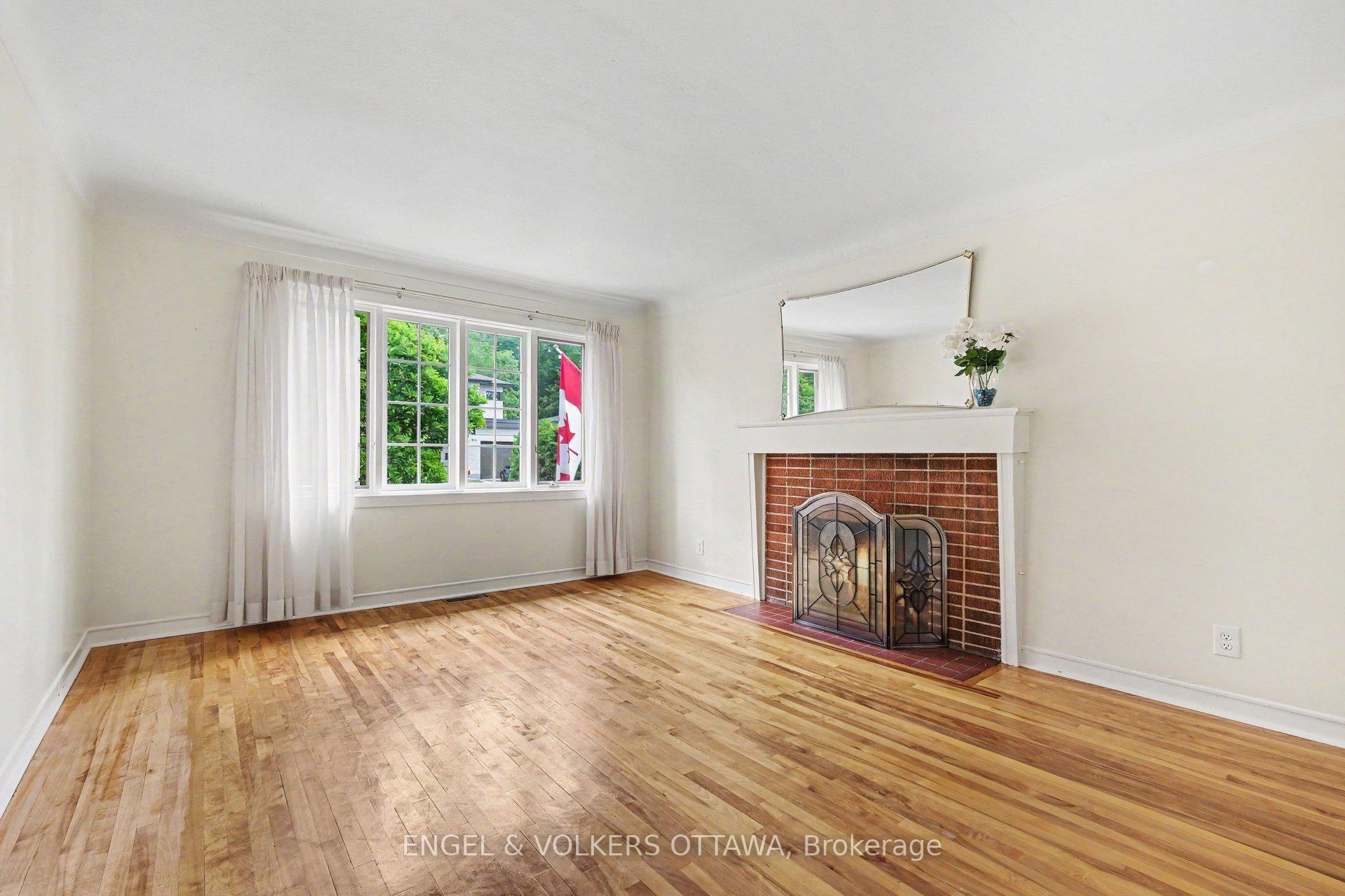 Photo 7 of 325 Summit Avenue, Ottawa, Alta Vista/Faircrest Heights — HOMEH