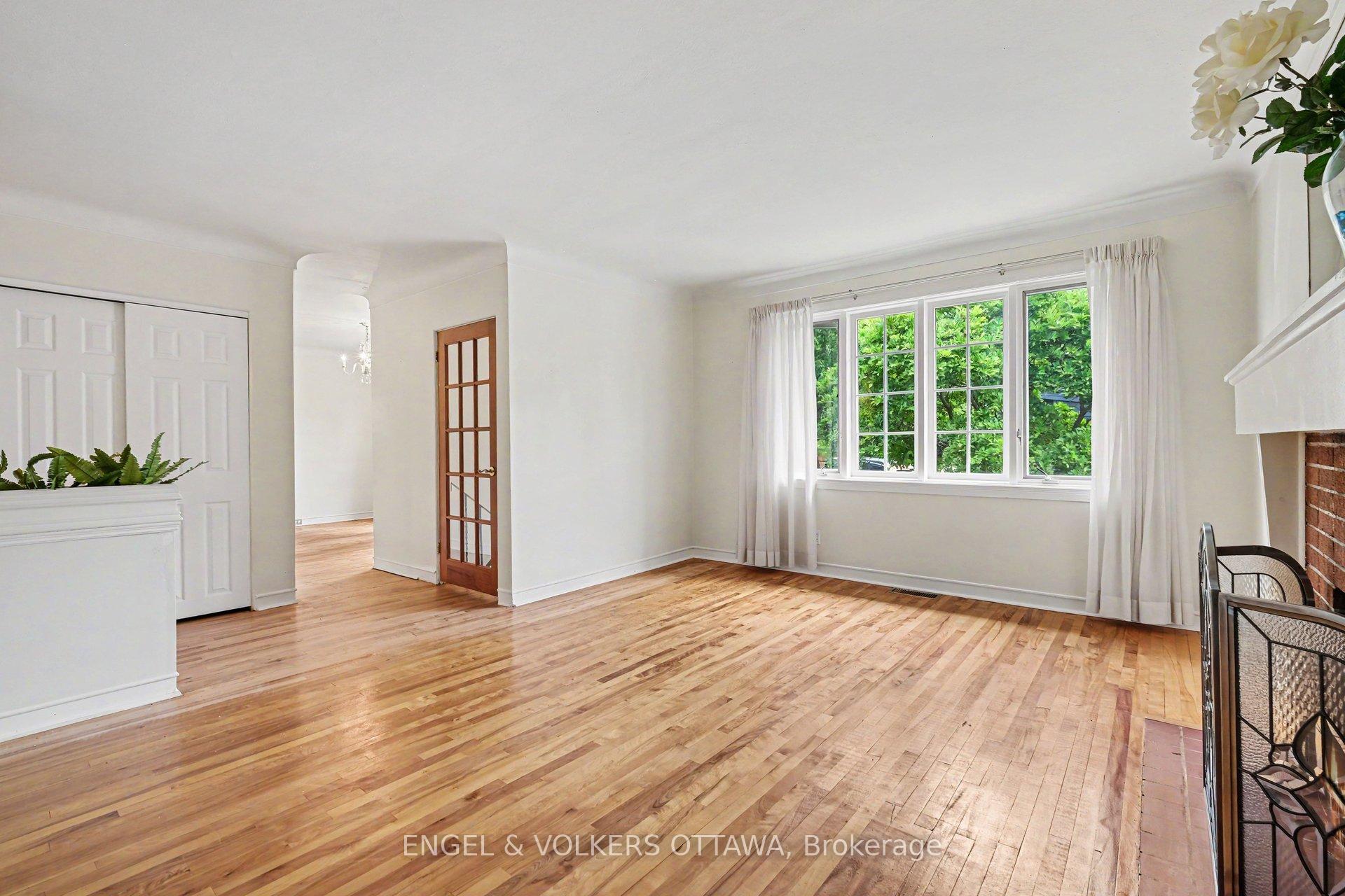 Photo 8 of 325 Summit Avenue, Ottawa, Alta Vista/Faircrest Heights — HOMEH