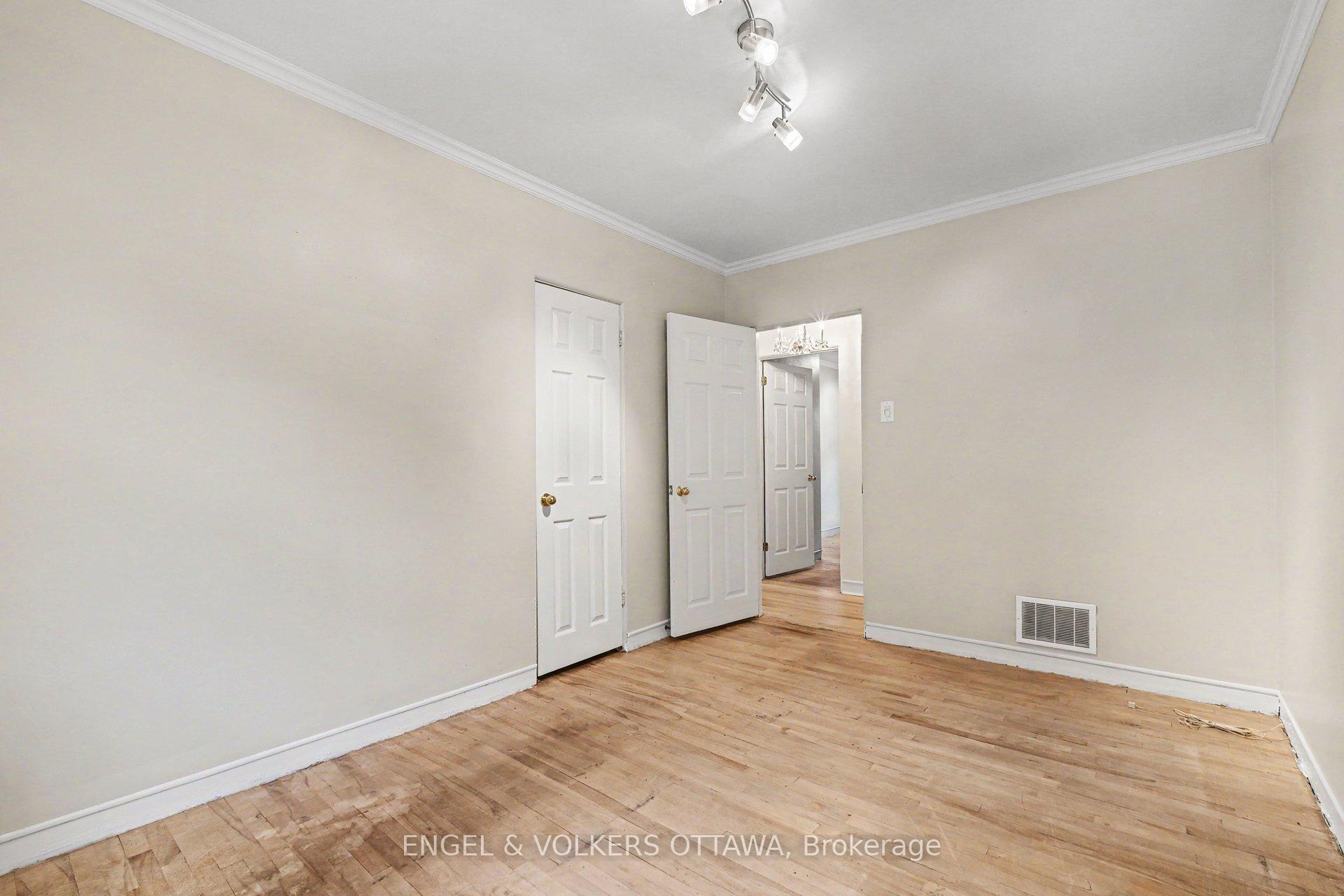 Photo 15 of 325 Summit Avenue, Ottawa, Alta Vista/Faircrest Heights — HOMEH