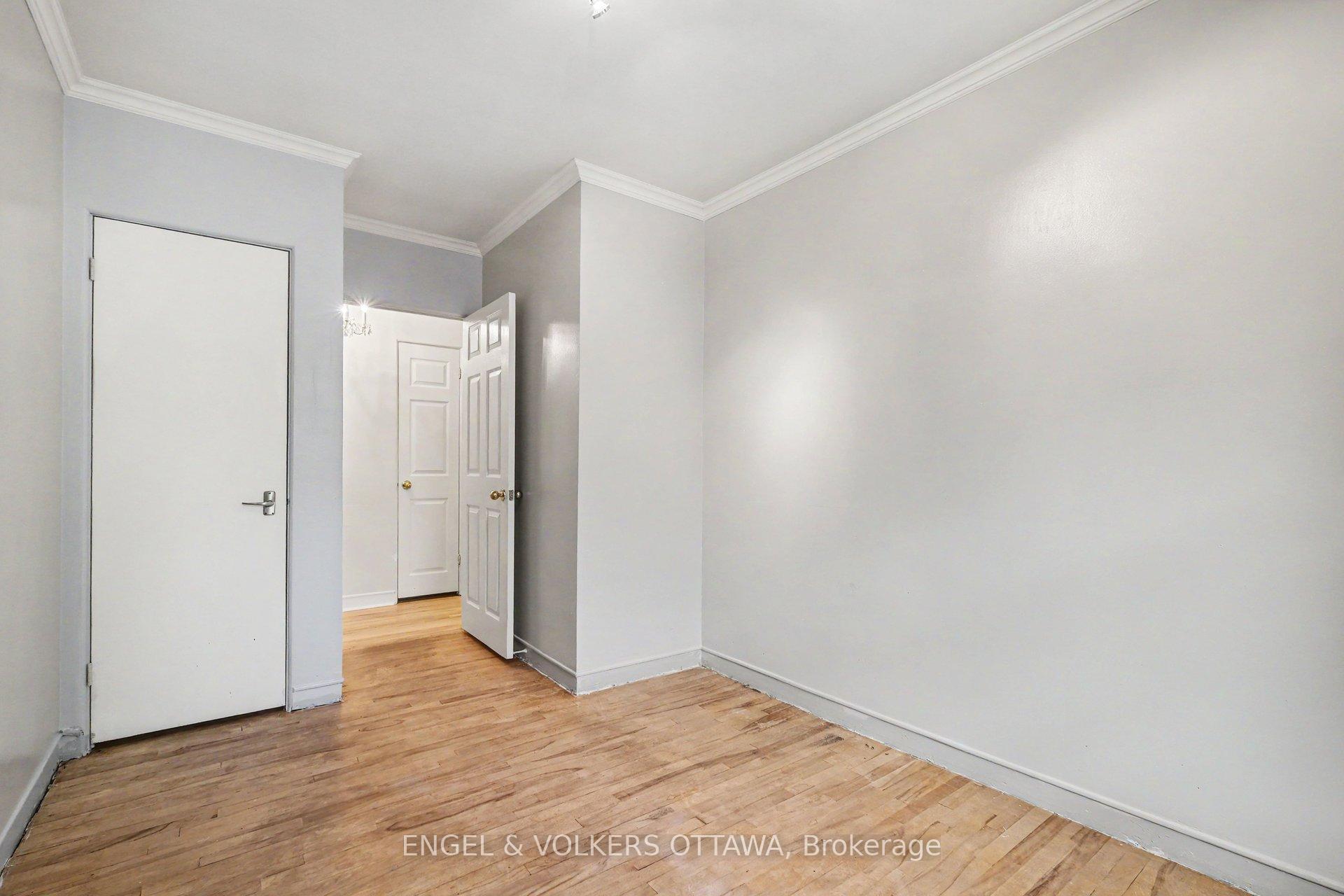 Photo 17 of 325 Summit Avenue, Ottawa, Alta Vista/Faircrest Heights — HOMEH