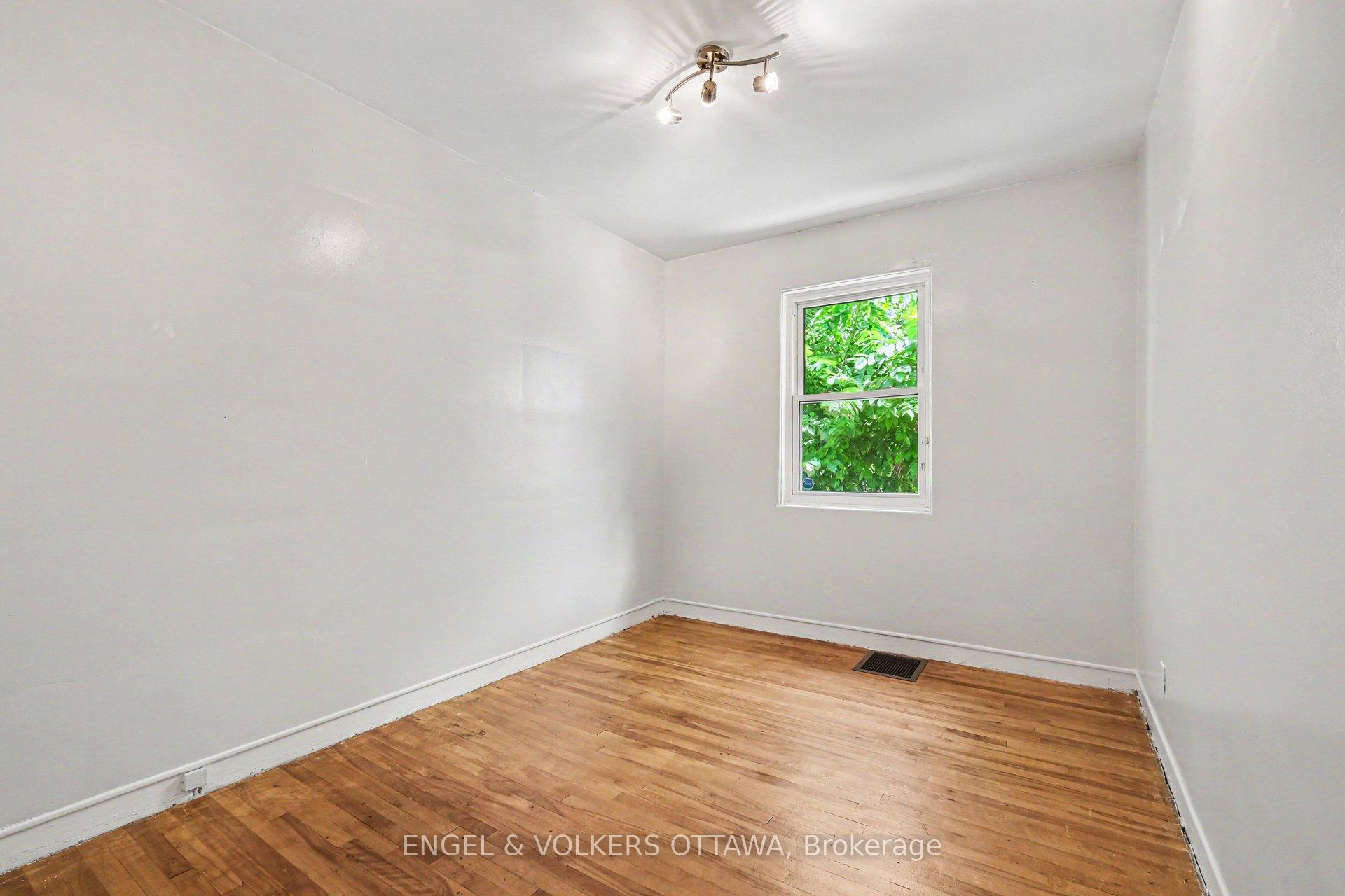Photo 18 of 325 Summit Avenue, Ottawa, Alta Vista/Faircrest Heights — HOMEH