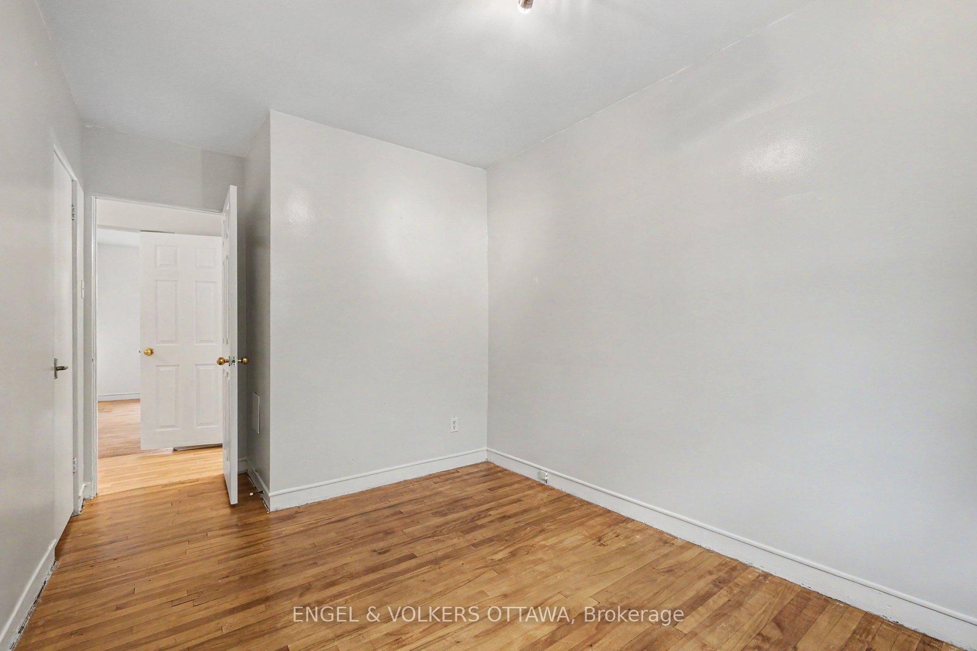 Photo 19 of 325 Summit Avenue, Ottawa, Alta Vista/Faircrest Heights — HOMEH