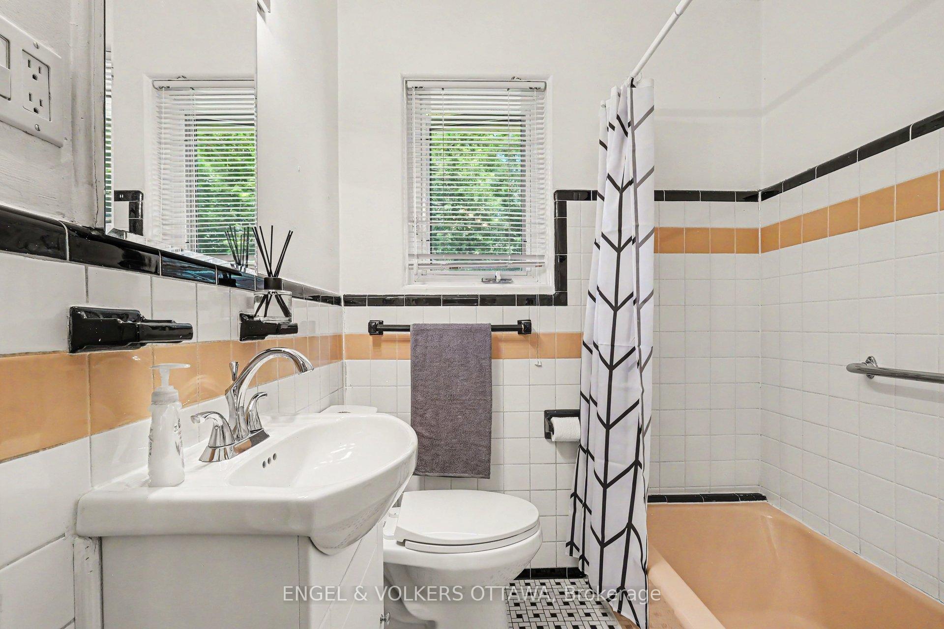 Photo 21 of 325 Summit Avenue, Ottawa, Alta Vista/Faircrest Heights — HOMEH