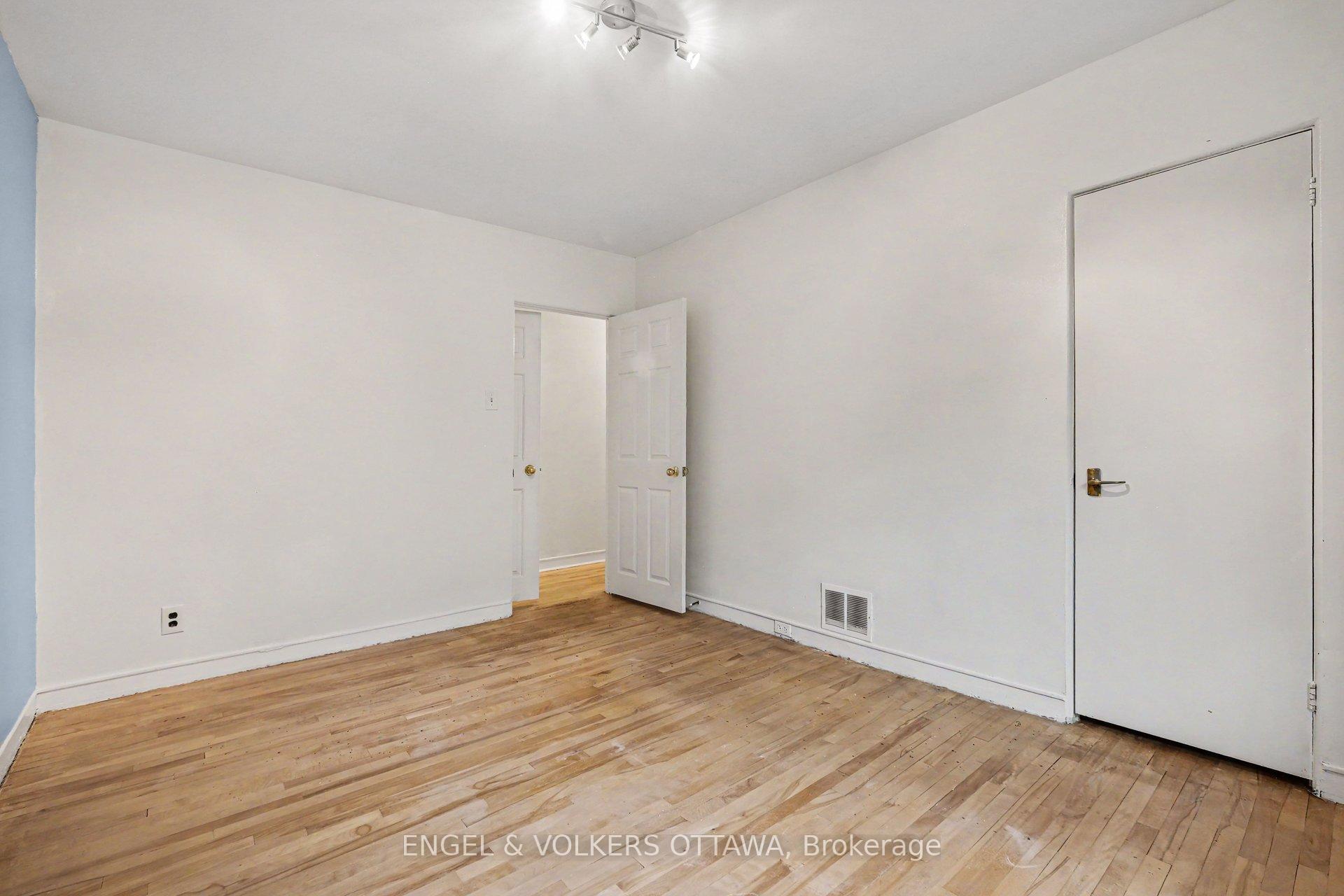 Photo 24 of 325 Summit Avenue, Ottawa, Alta Vista/Faircrest Heights — HOMEH