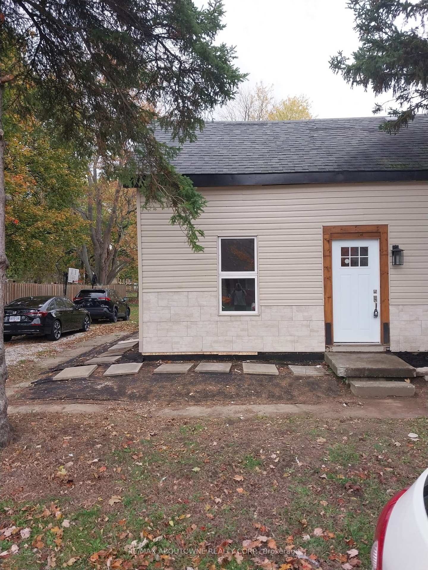 Photo 2 of 1071 Southcote Road, Hamilton, Ancaster — HOMEH