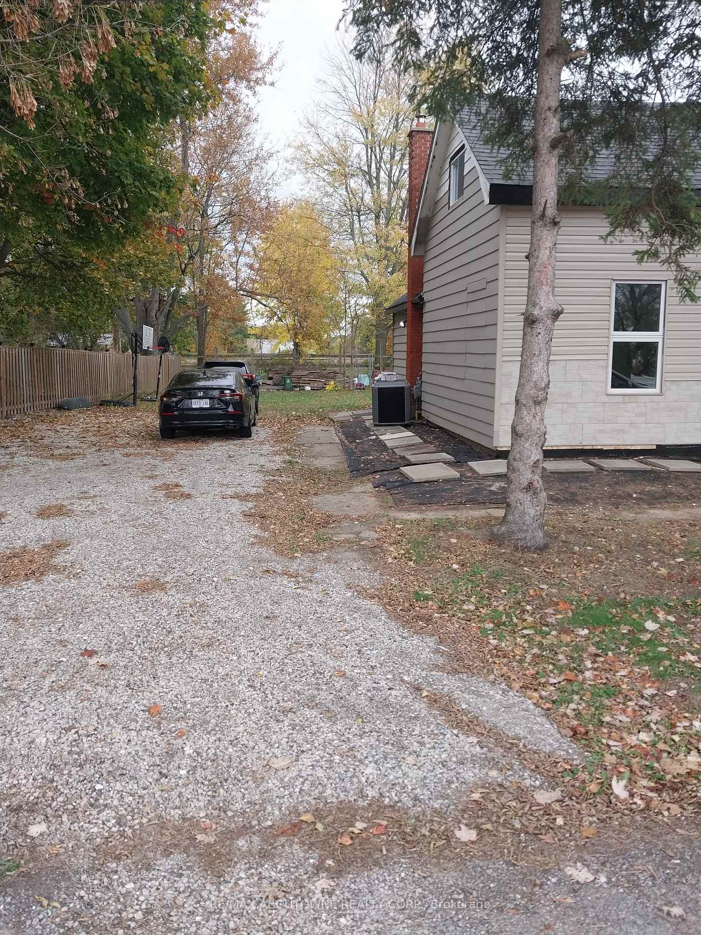 Photo 3 of 1071 Southcote Road, Hamilton, Ancaster — HOMEH