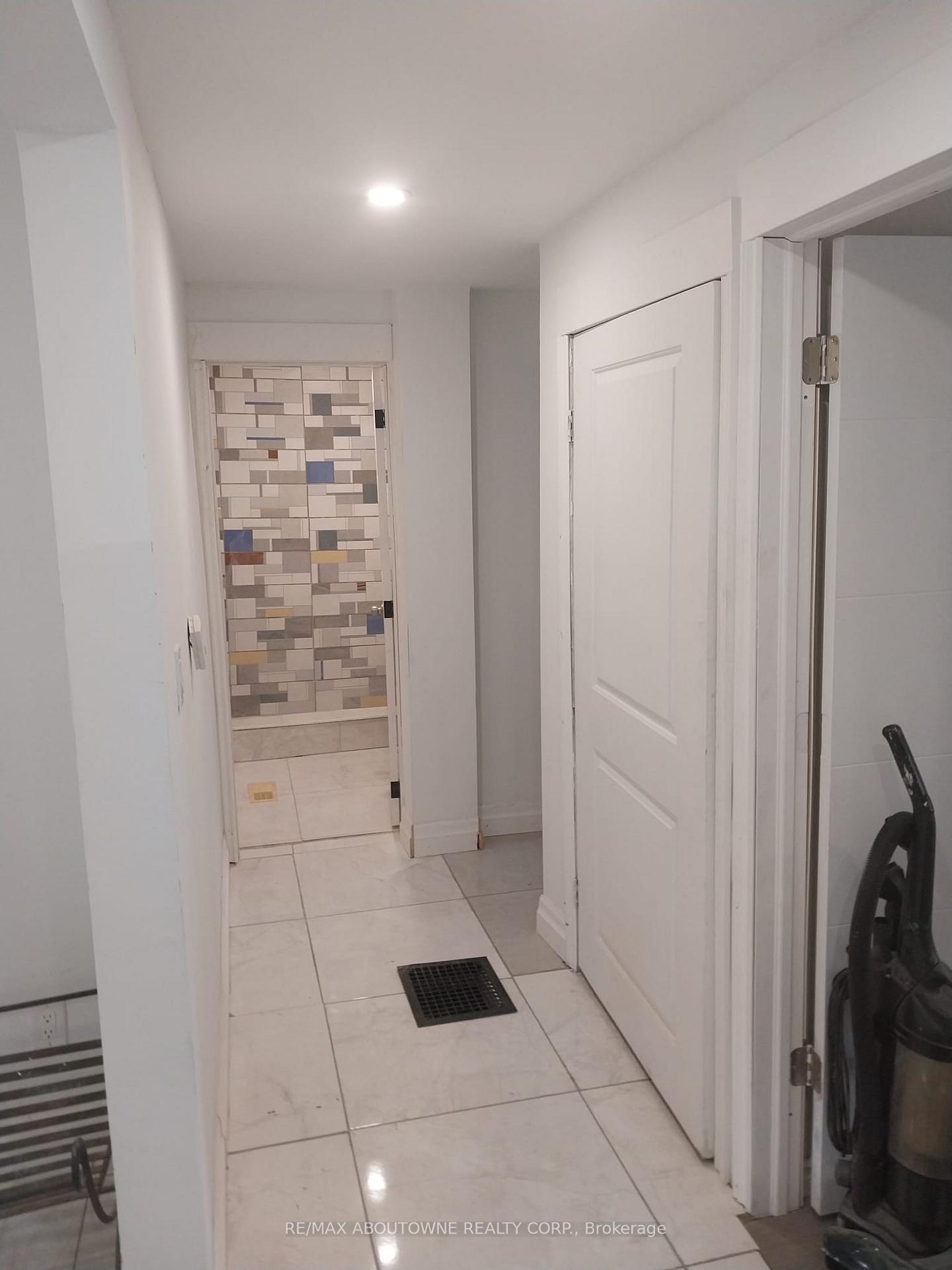 Photo 8 of 1071 Southcote Road, Hamilton, Ancaster — HOMEH