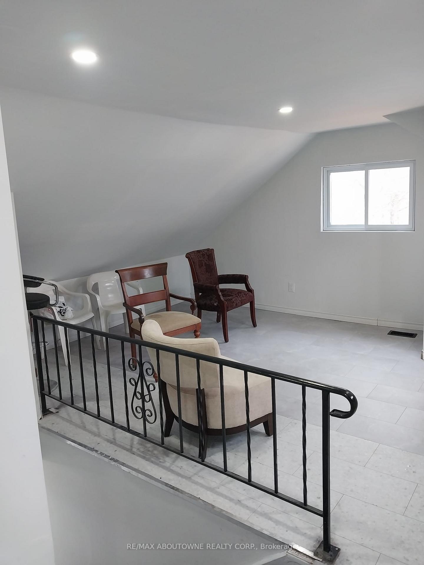 Photo 12 of 1071 Southcote Road, Hamilton, Ancaster — HOMEH