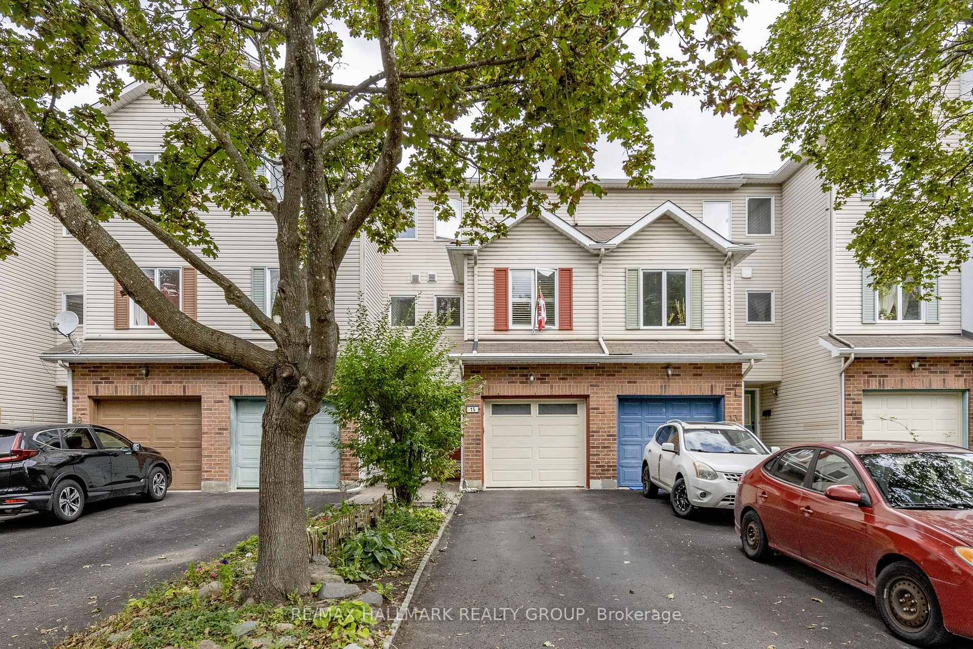 Photo 3 of 15 Provender Avenue, Ottawa, CFB Rockcliffe and Area — HOMEH