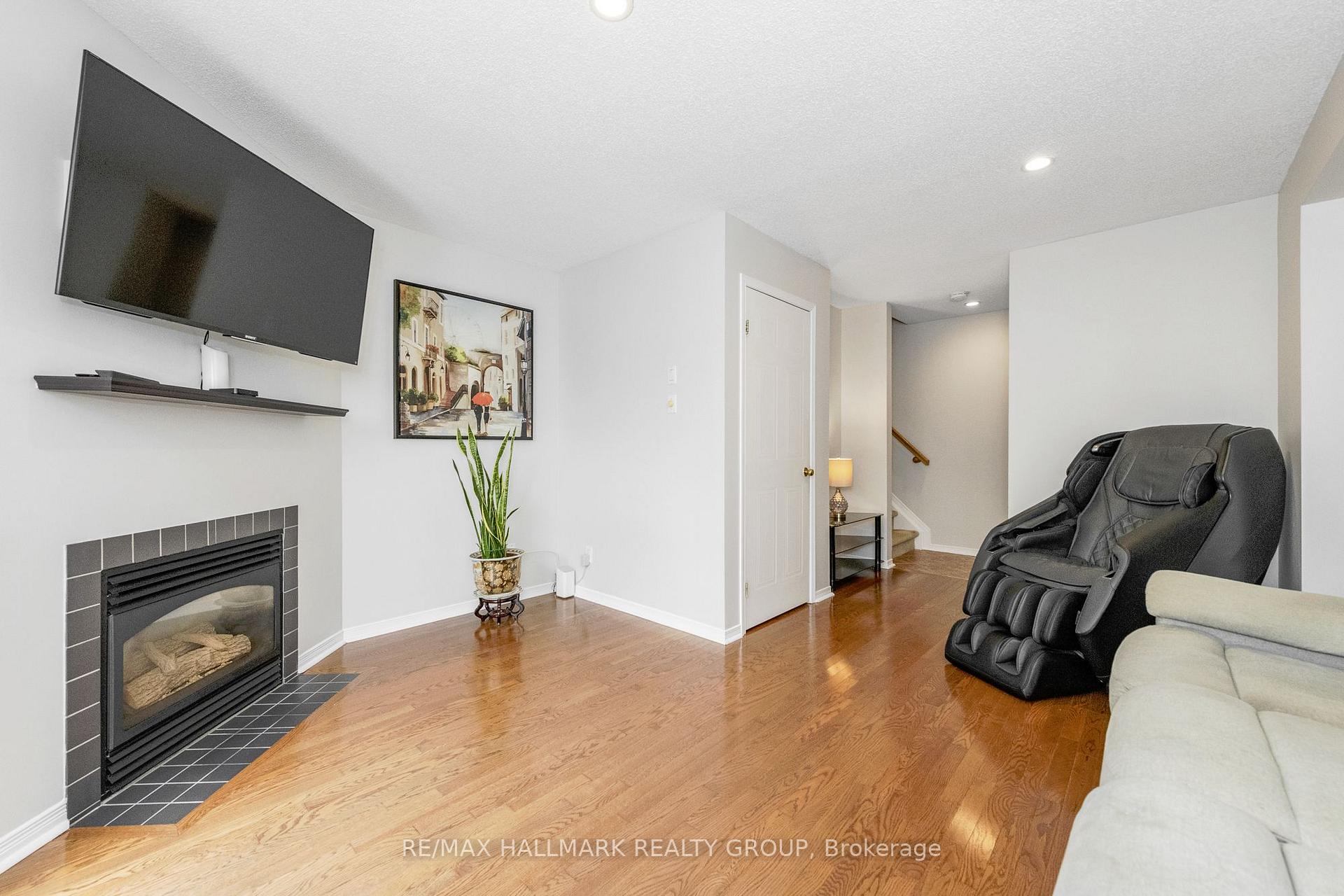 Photo 10 of 15 Provender Avenue, Ottawa, CFB Rockcliffe and Area — HOMEH