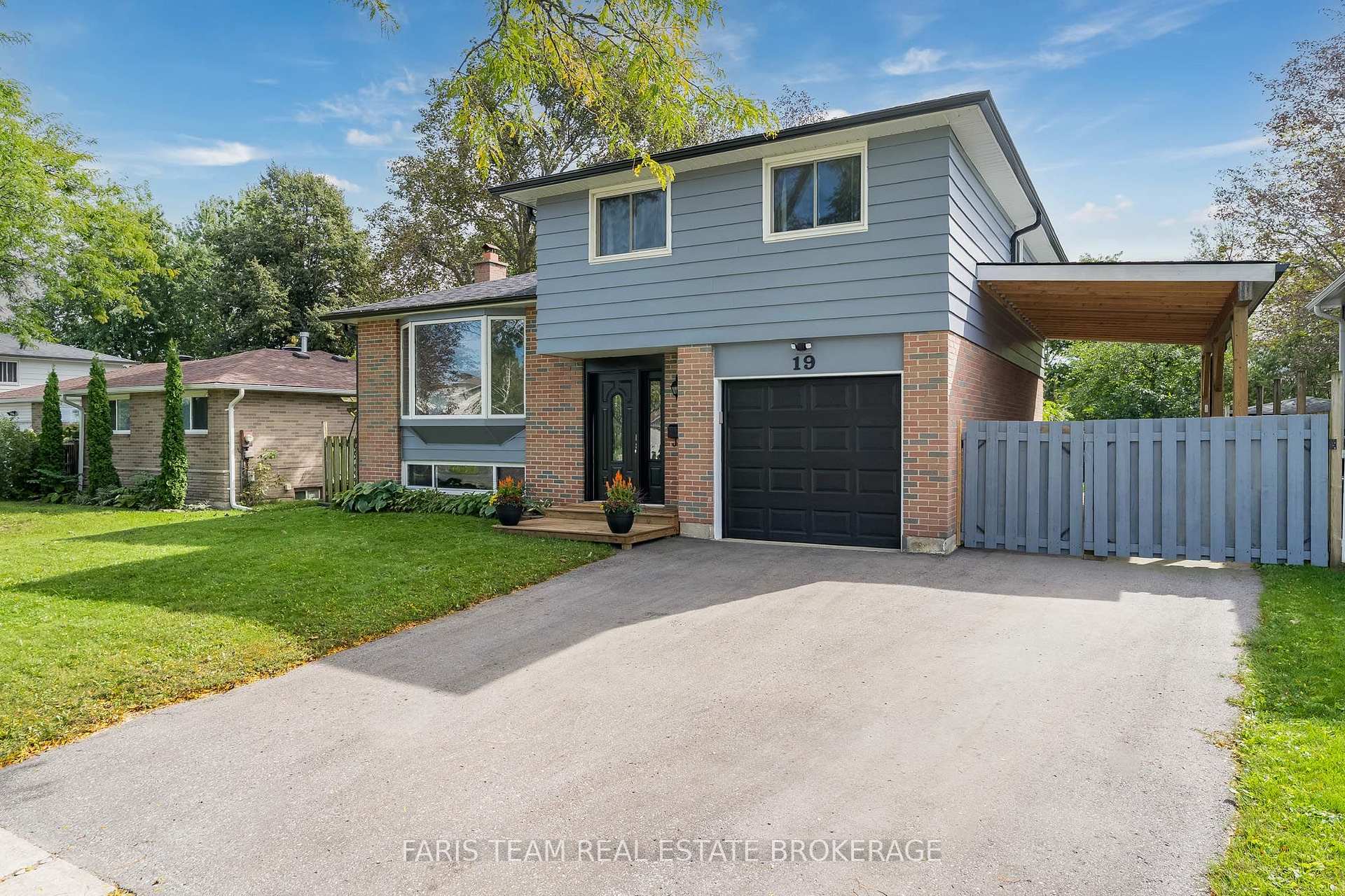Photo 3 of 19 Colleen Avenue, Barrie, Grove East — HOMEH