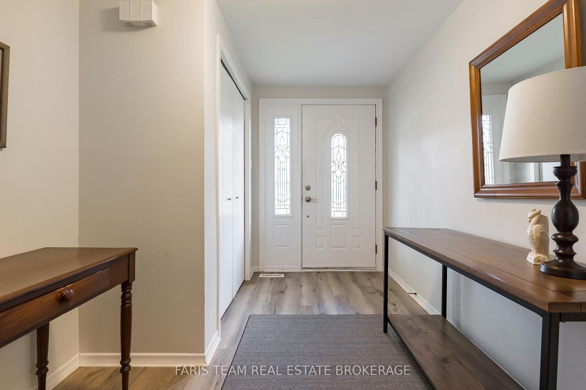 Photo 4 of 19 Colleen Avenue, Barrie, Grove East — HOMEH