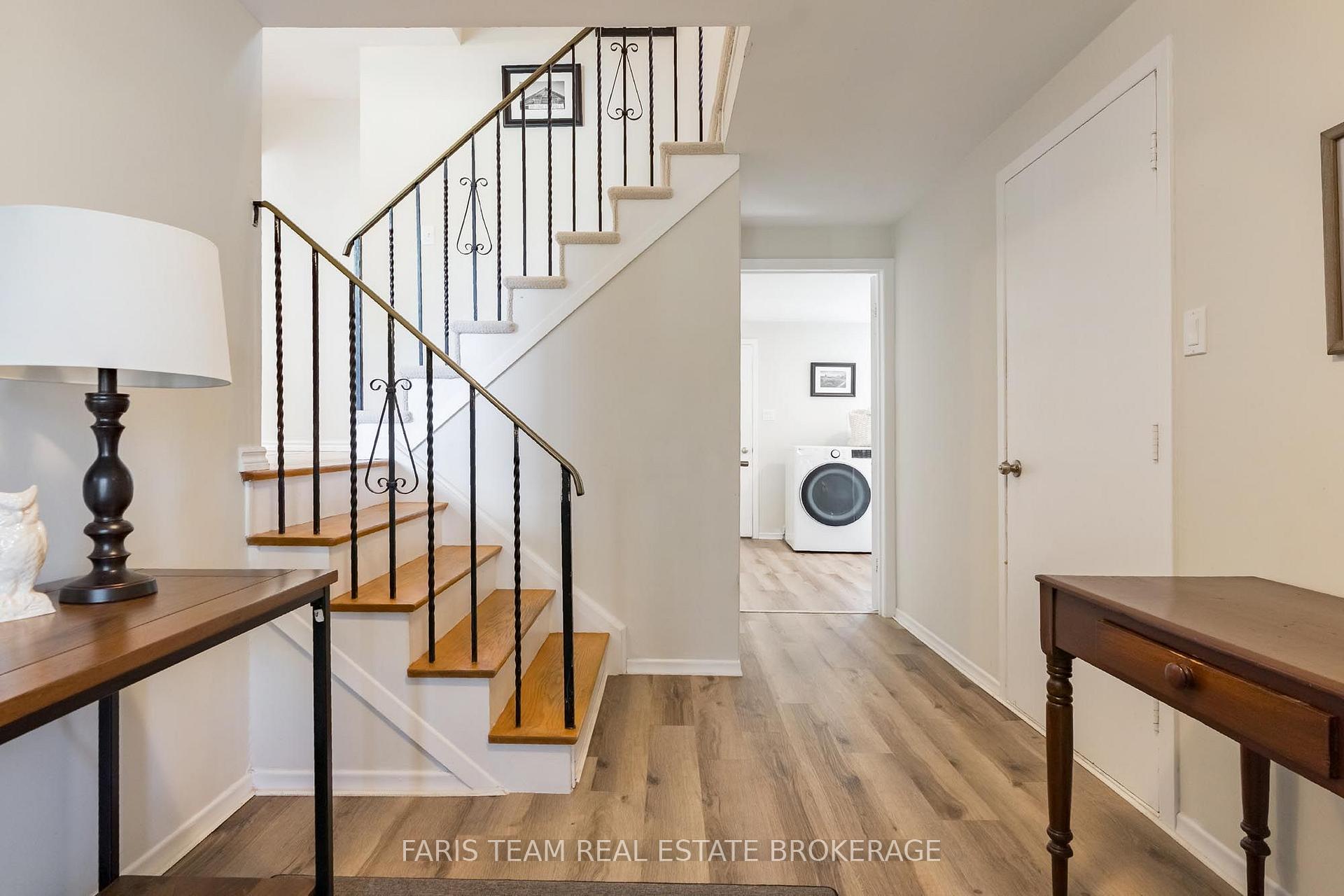 Photo 5 of 19 Colleen Avenue, Barrie, Grove East — HOMEH