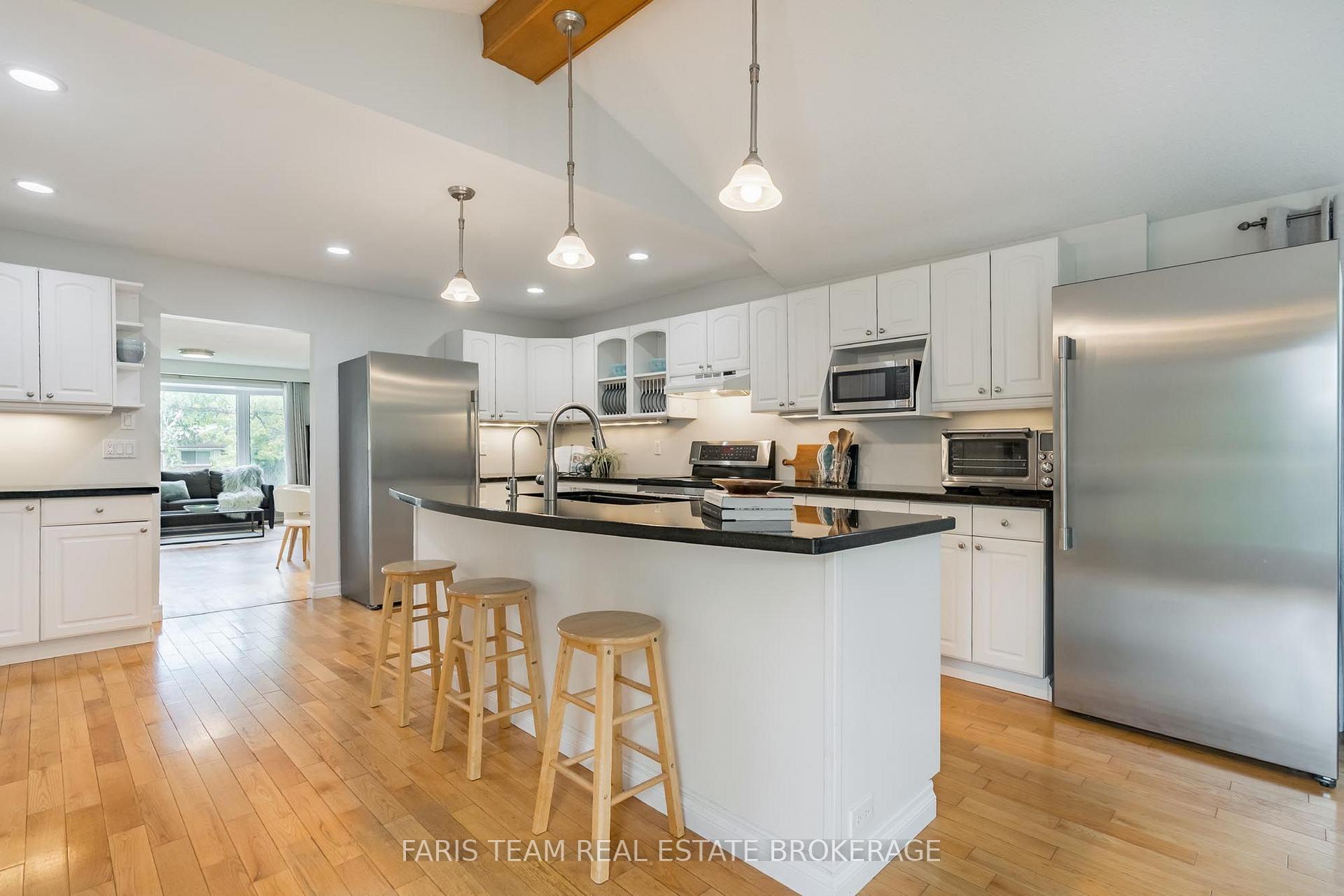 Photo 6 of 19 Colleen Avenue, Barrie, Grove East — HOMEH