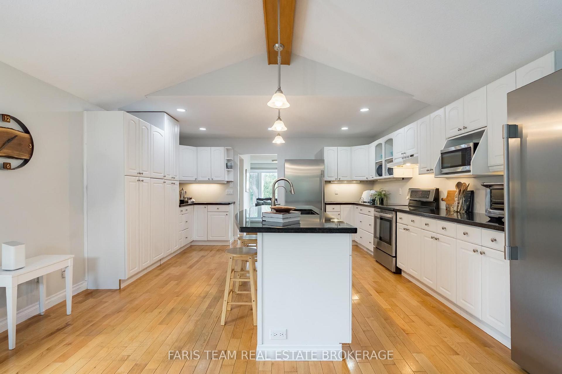 Photo 7 of 19 Colleen Avenue, Barrie, Grove East — HOMEH