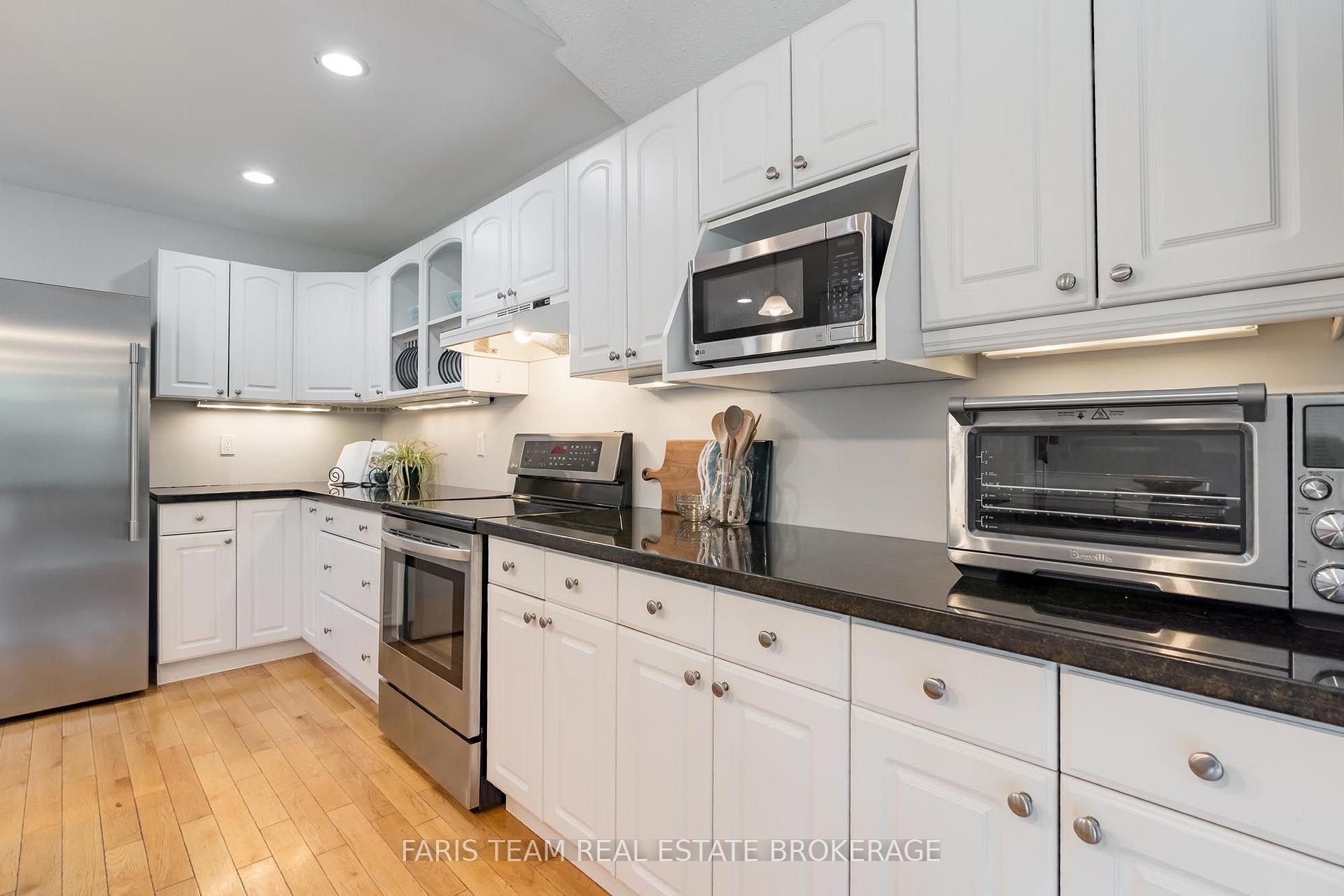 Photo 8 of 19 Colleen Avenue, Barrie, Grove East — HOMEH