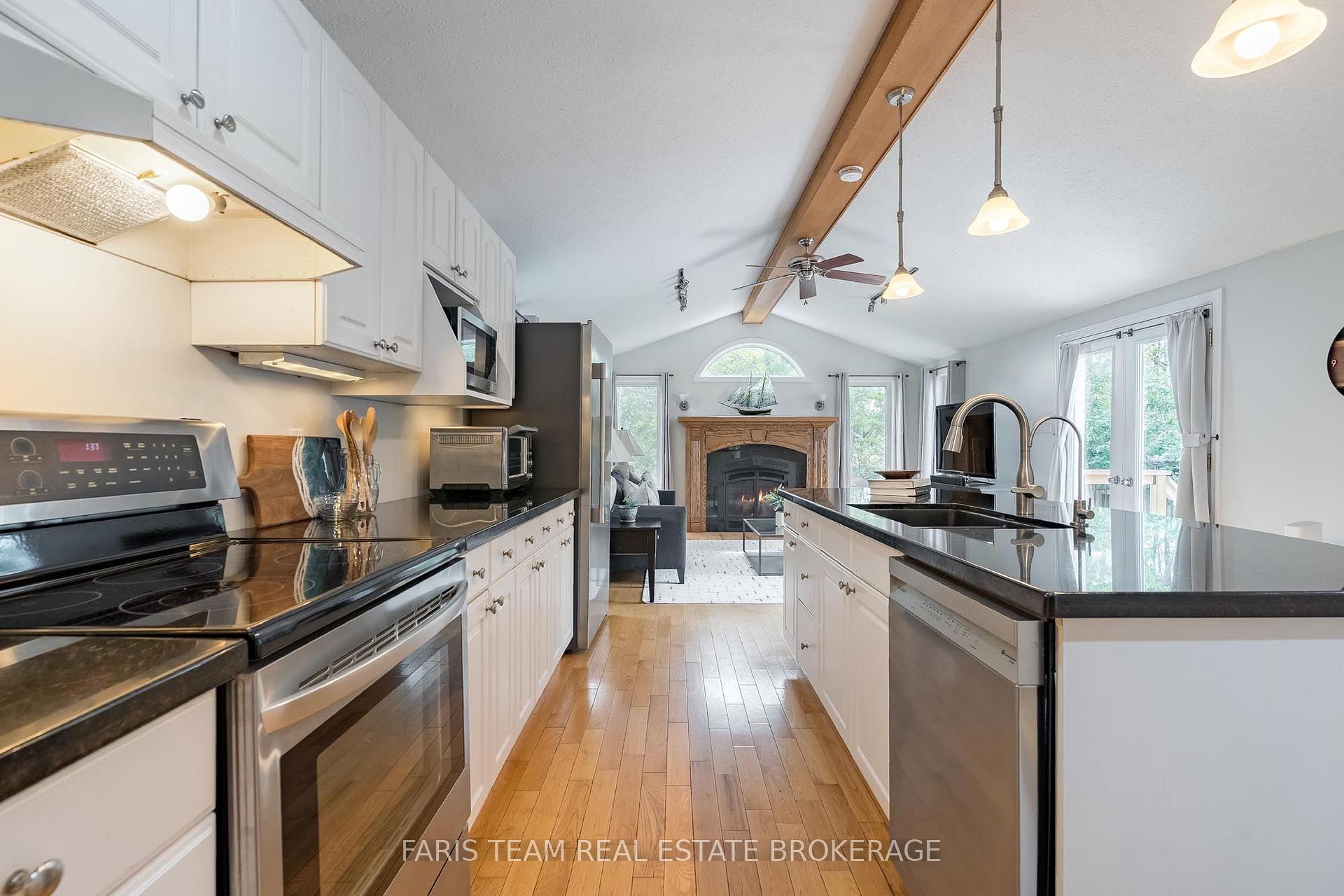Photo 9 of 19 Colleen Avenue, Barrie, Grove East — HOMEH