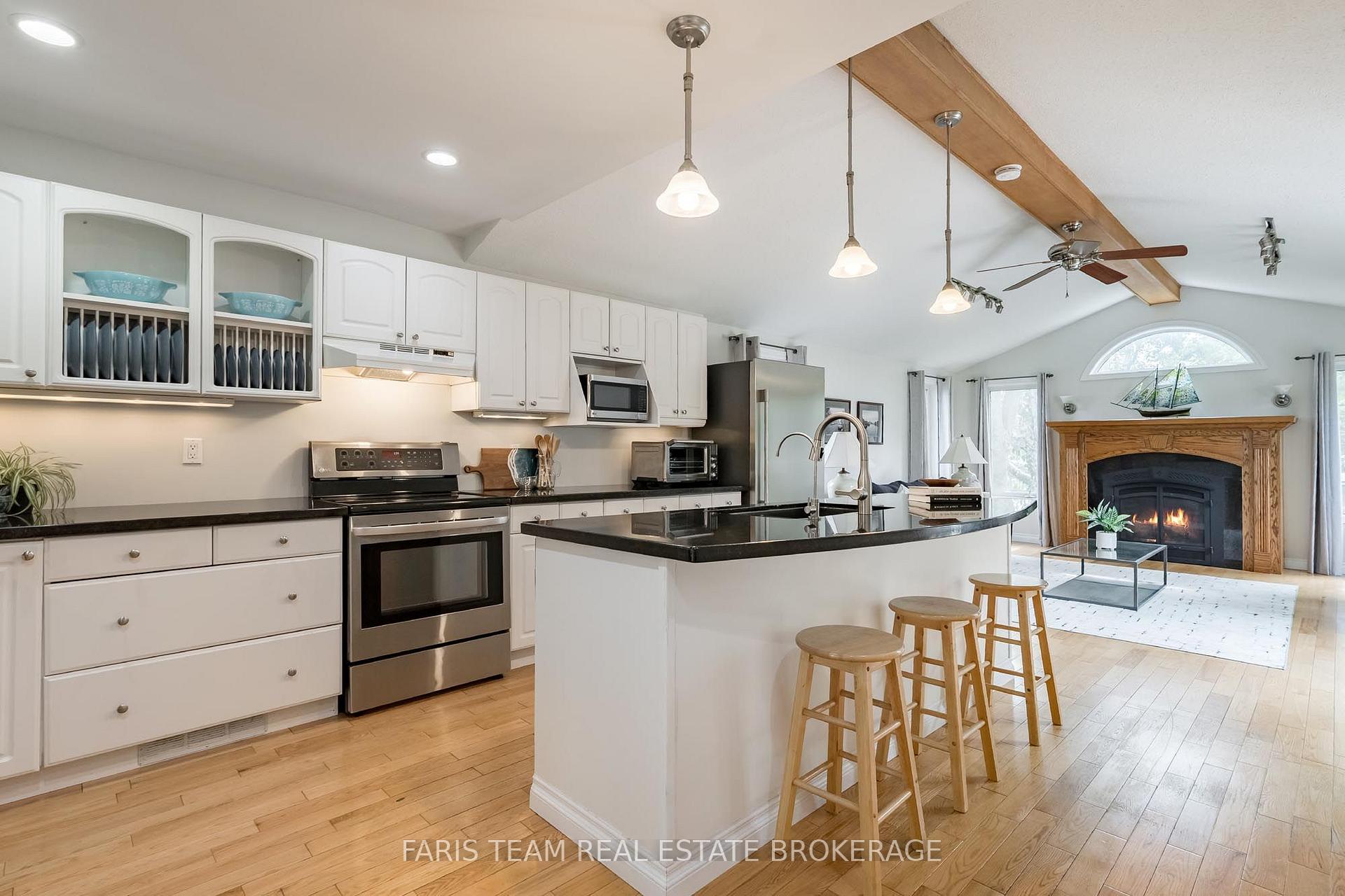 Photo 10 of 19 Colleen Avenue, Barrie, Grove East — HOMEH