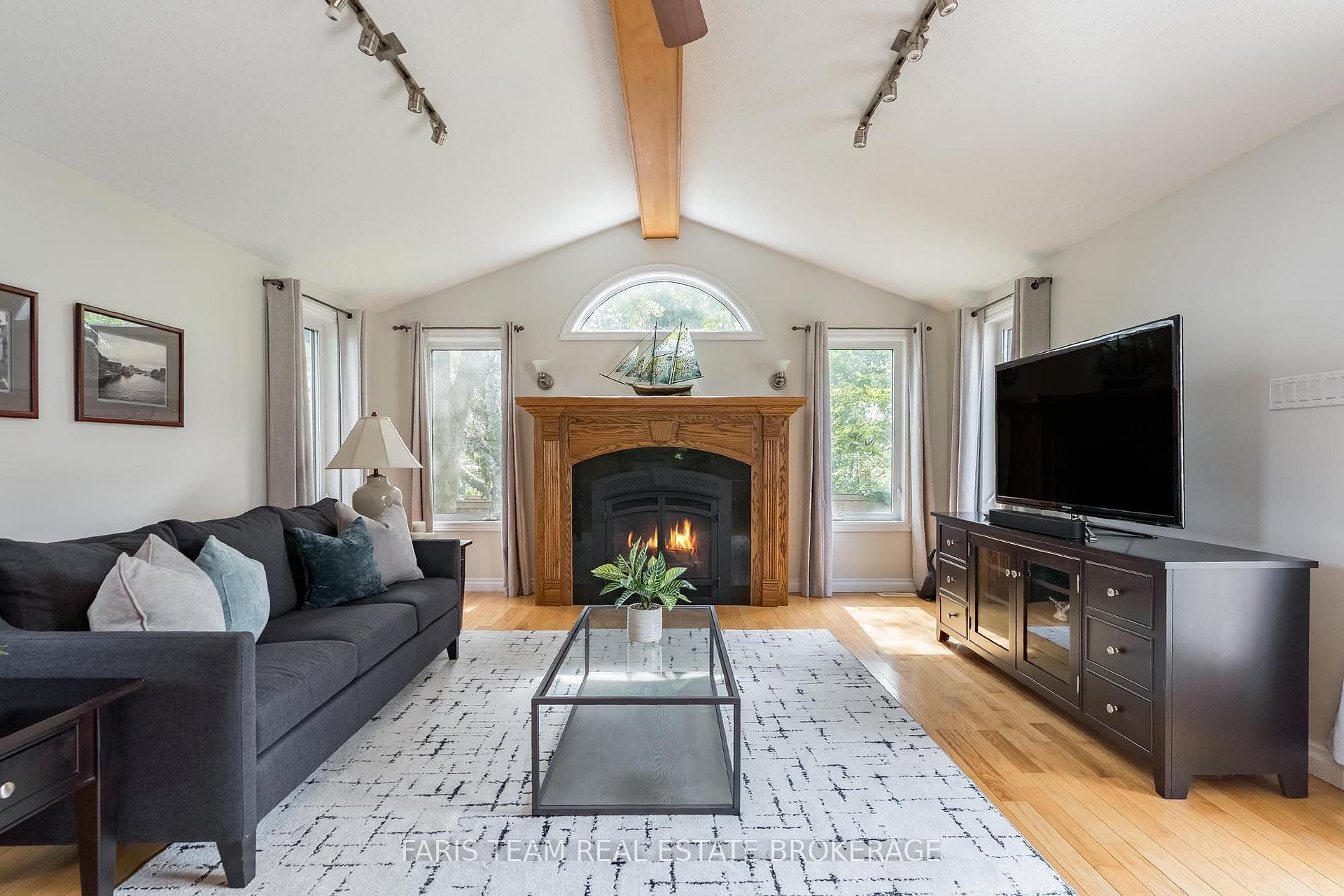 Photo 16 of 19 Colleen Avenue, Barrie, Grove East — HOMEH