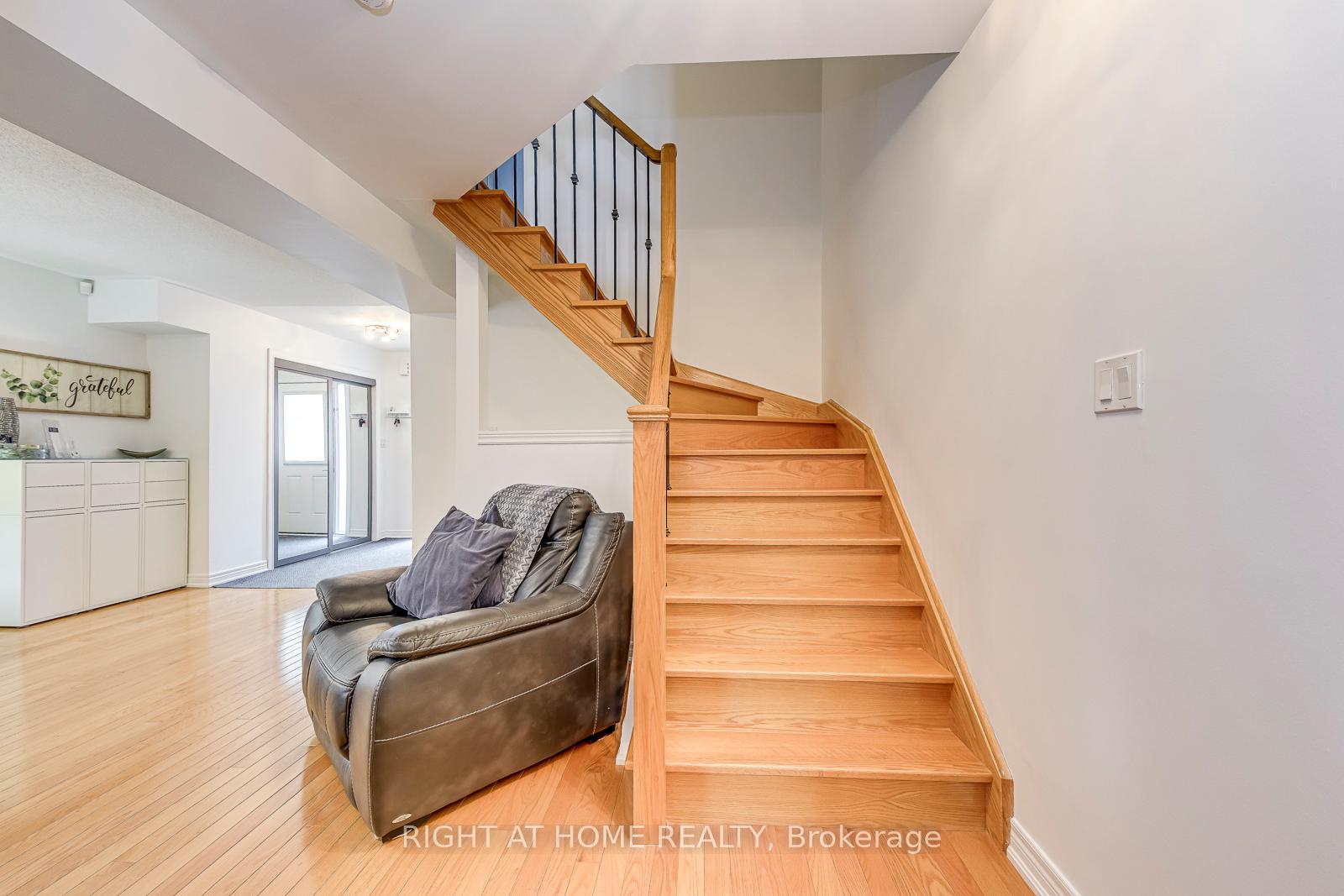 Photo 12 of 4164 Forest Fire Crescent, Mississauga, Rathwood — HOMEH