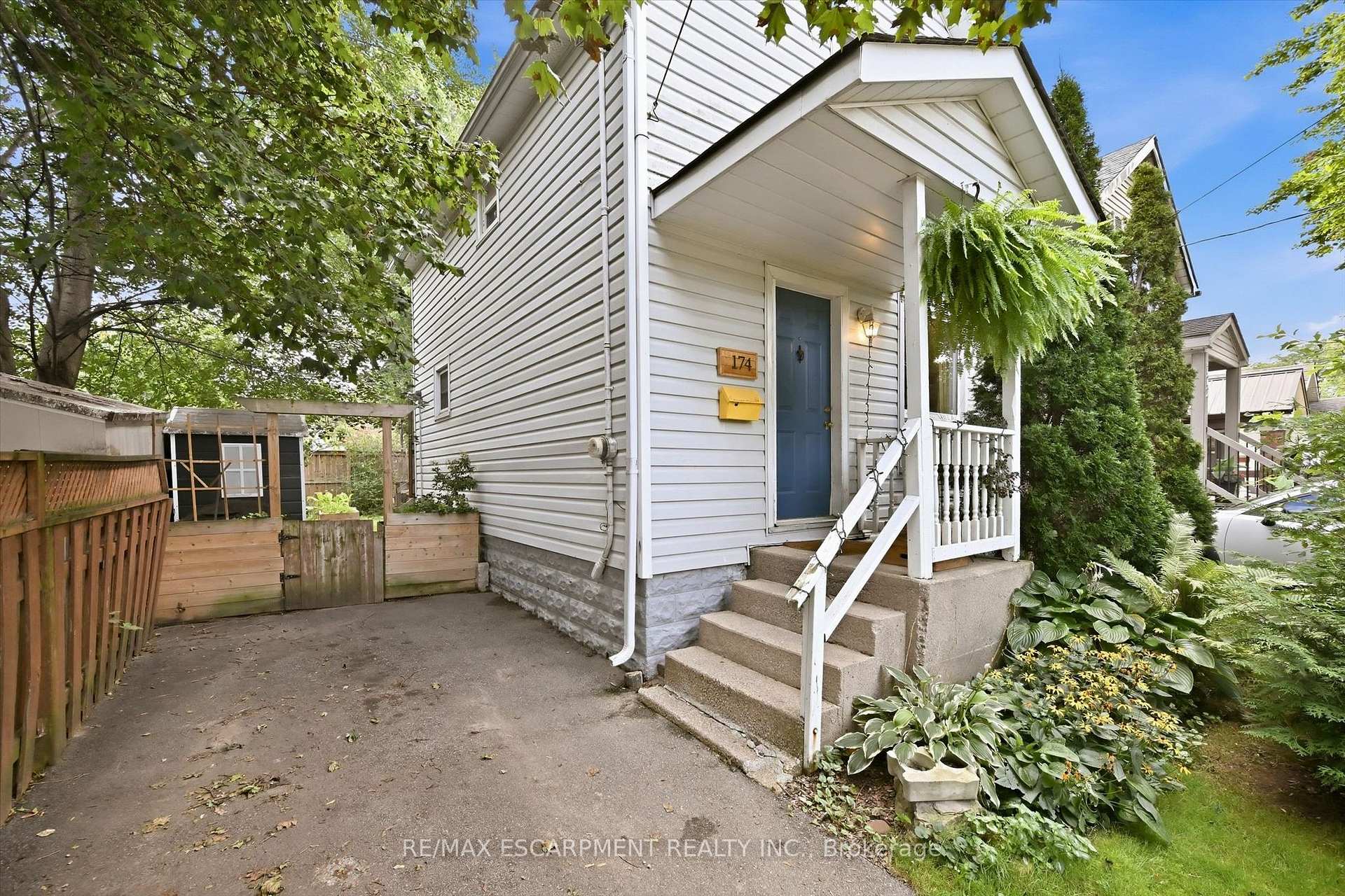 Photo 4 of 174 Beech Street, St. Catharines, Downtown — HOMEH