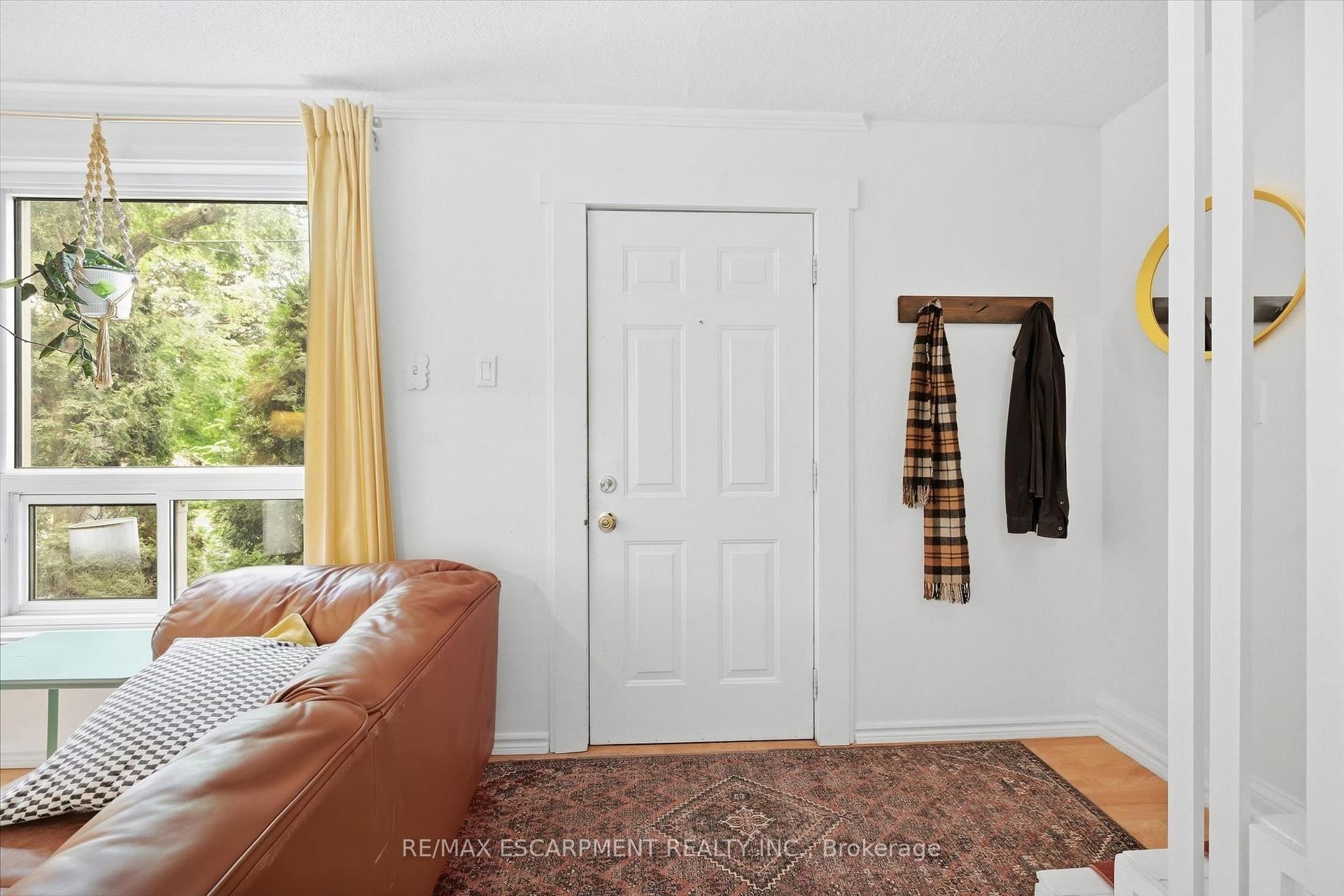 Photo 5 of 174 Beech Street, St. Catharines, Downtown — HOMEH