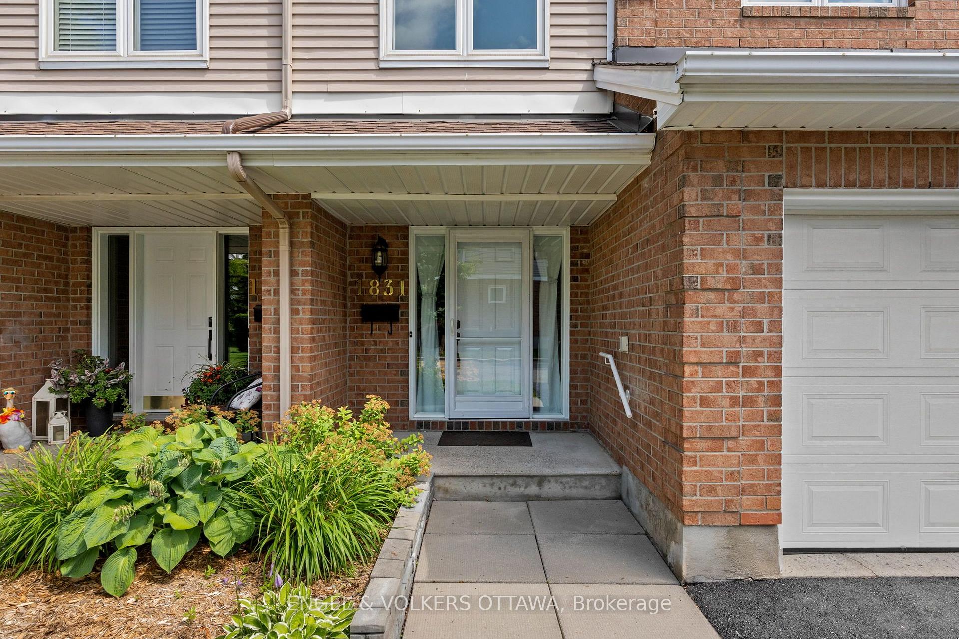 Photo 2 of 1831 Summerfields Crescent, Ottawa, Chapel Hill — HOMEH