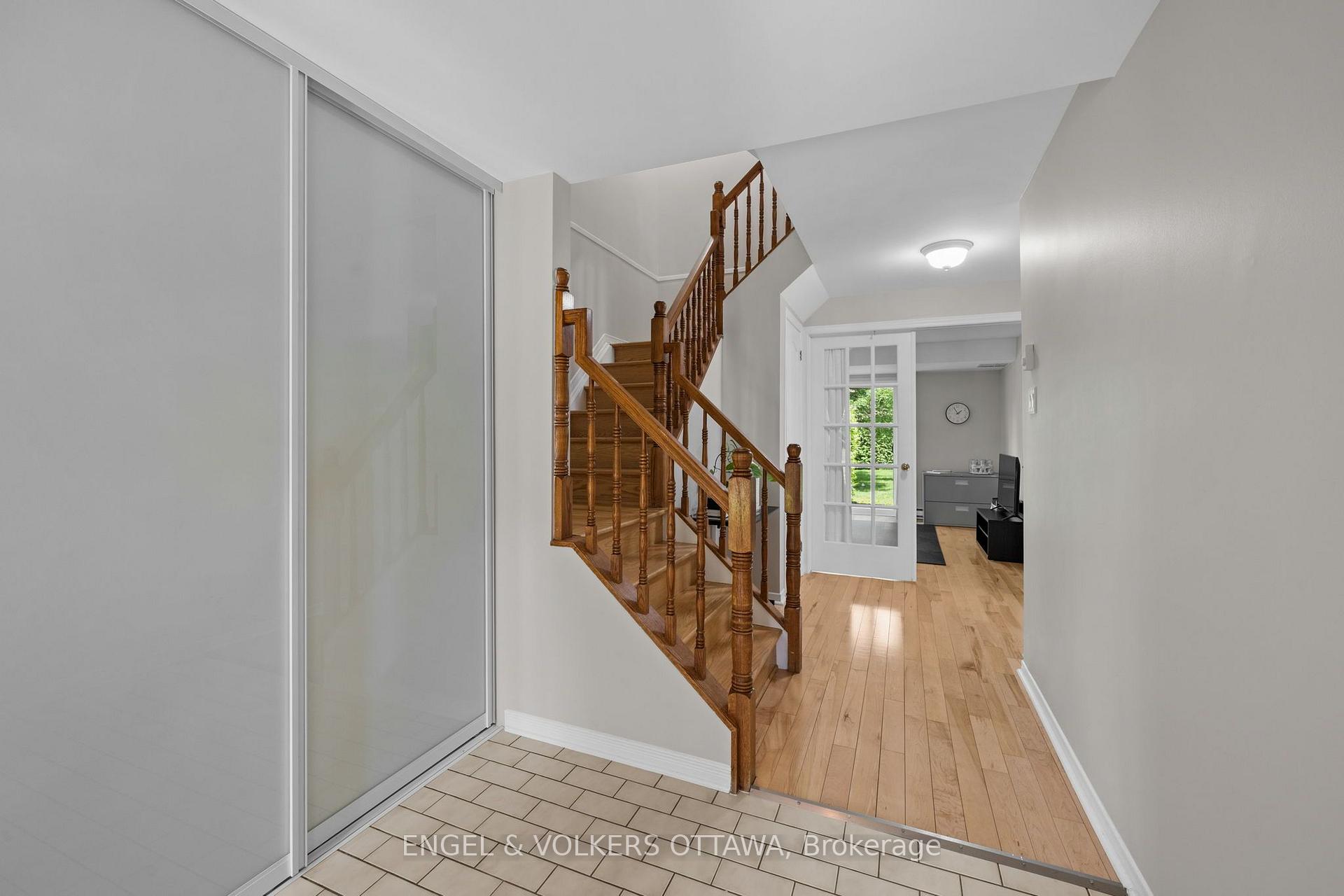 Photo 4 of 1831 Summerfields Crescent, Ottawa, Chapel Hill — HOMEH