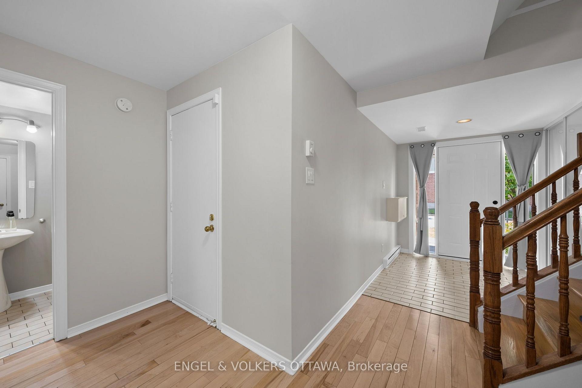 Photo 5 of 1831 Summerfields Crescent, Ottawa, Chapel Hill — HOMEH