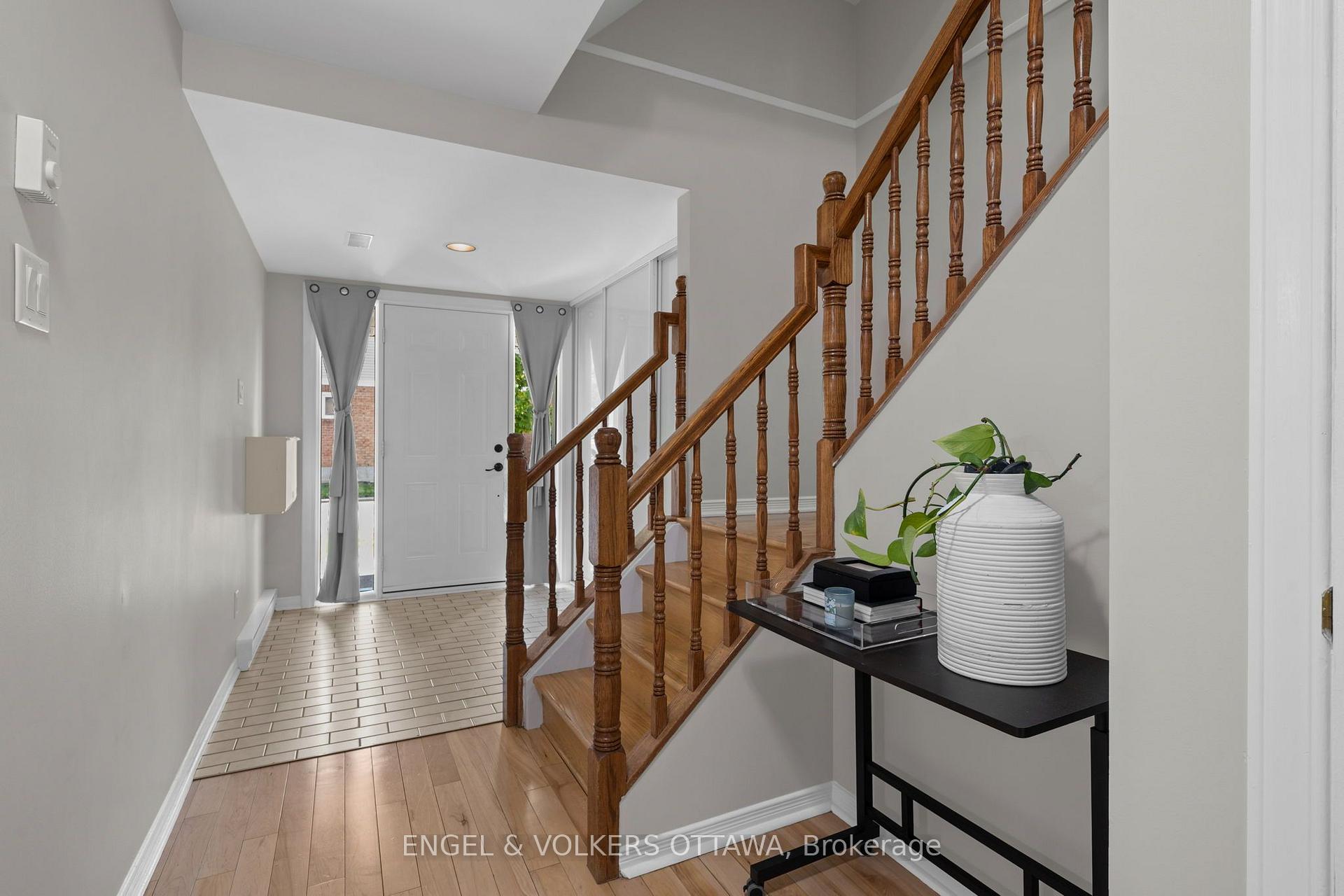 Photo 6 of 1831 Summerfields Crescent, Ottawa, Chapel Hill — HOMEH