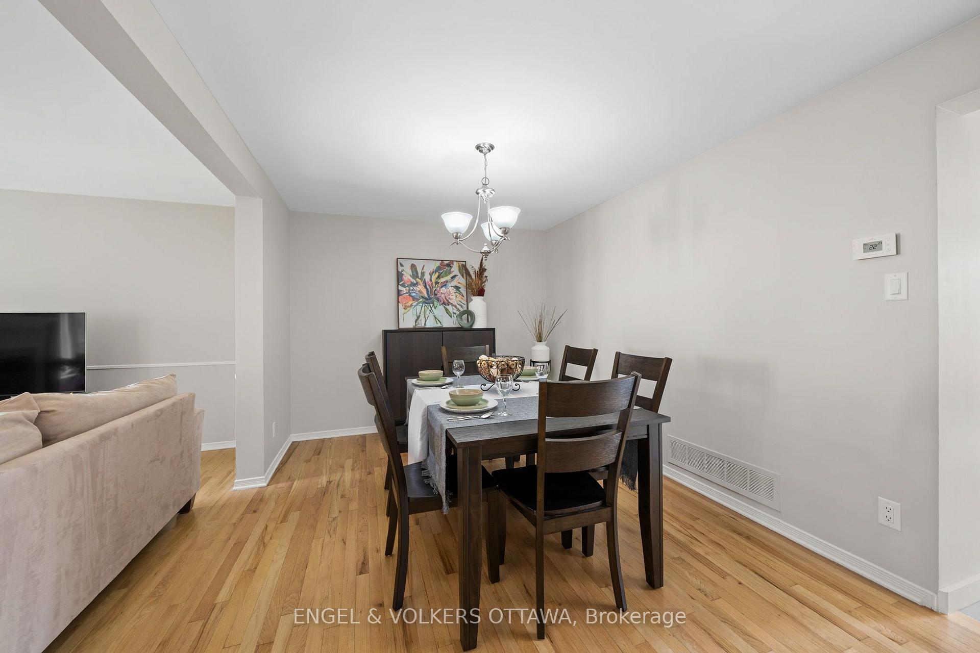 Photo 12 of 1831 Summerfields Crescent, Ottawa, Chapel Hill — HOMEH