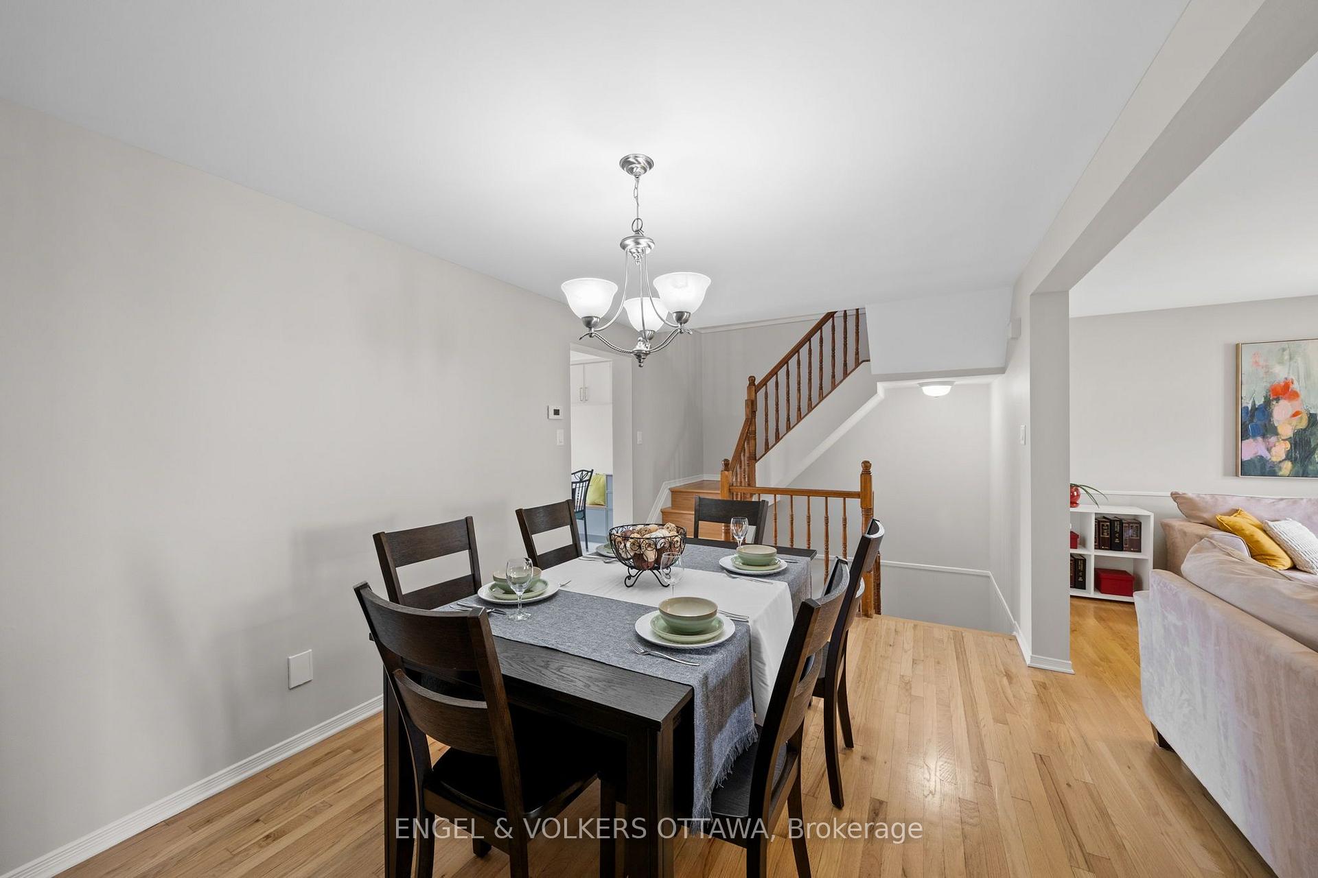Photo 14 of 1831 Summerfields Crescent, Ottawa, Chapel Hill — HOMEH