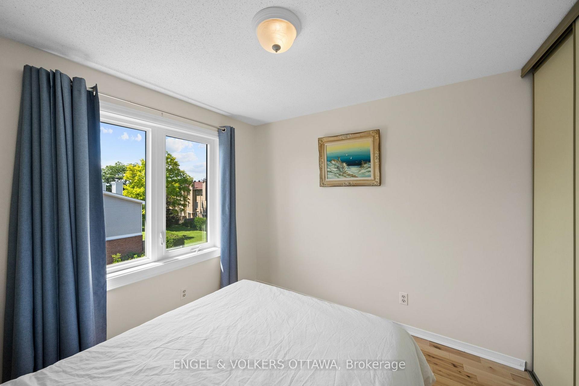 Photo 36 of 1831 Summerfields Crescent, Ottawa, Chapel Hill — HOMEH