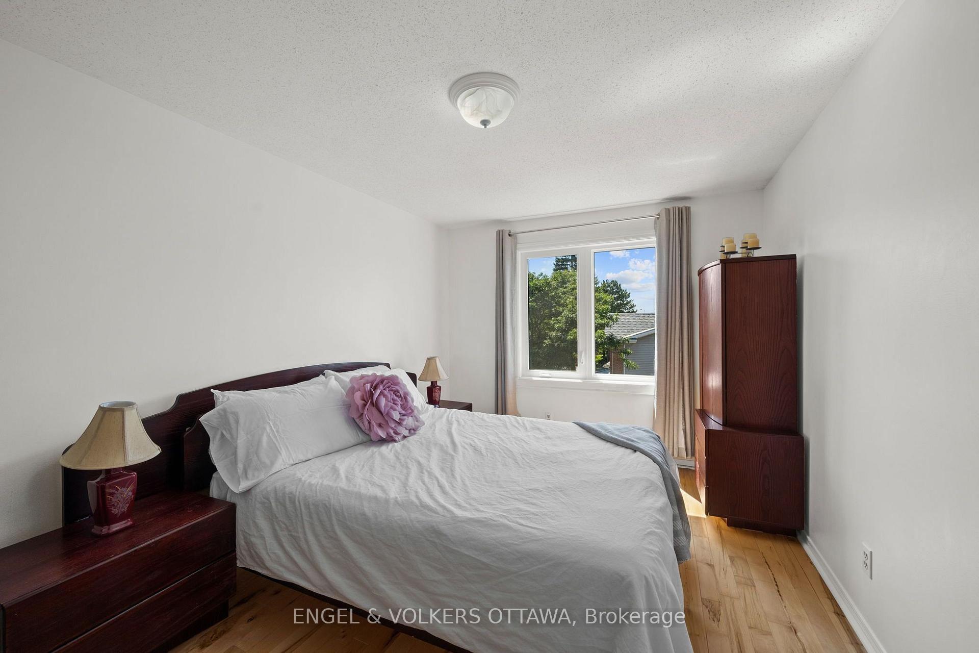 Photo 37 of 1831 Summerfields Crescent, Ottawa, Chapel Hill — HOMEH
