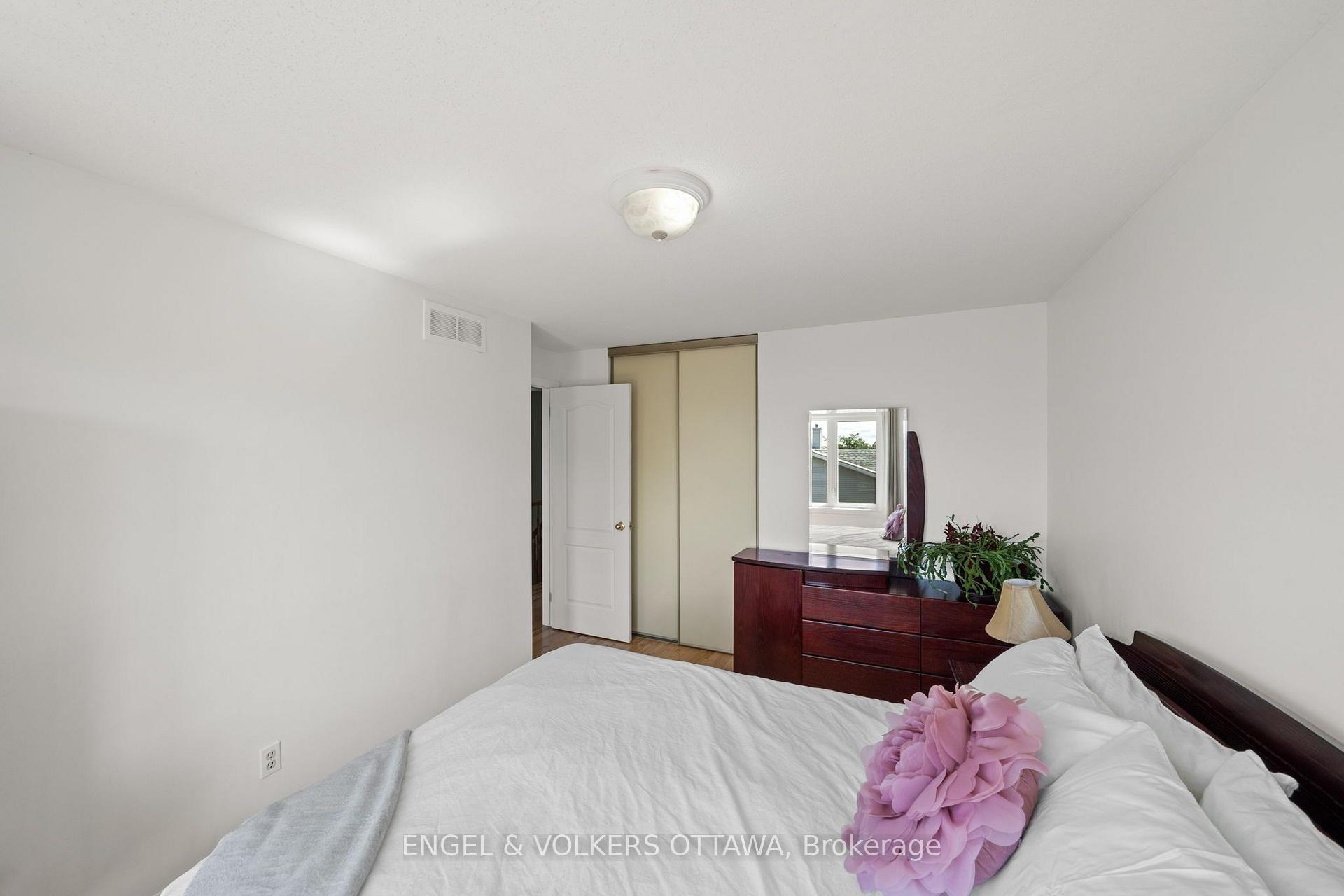 Photo 38 of 1831 Summerfields Crescent, Ottawa, Chapel Hill — HOMEH