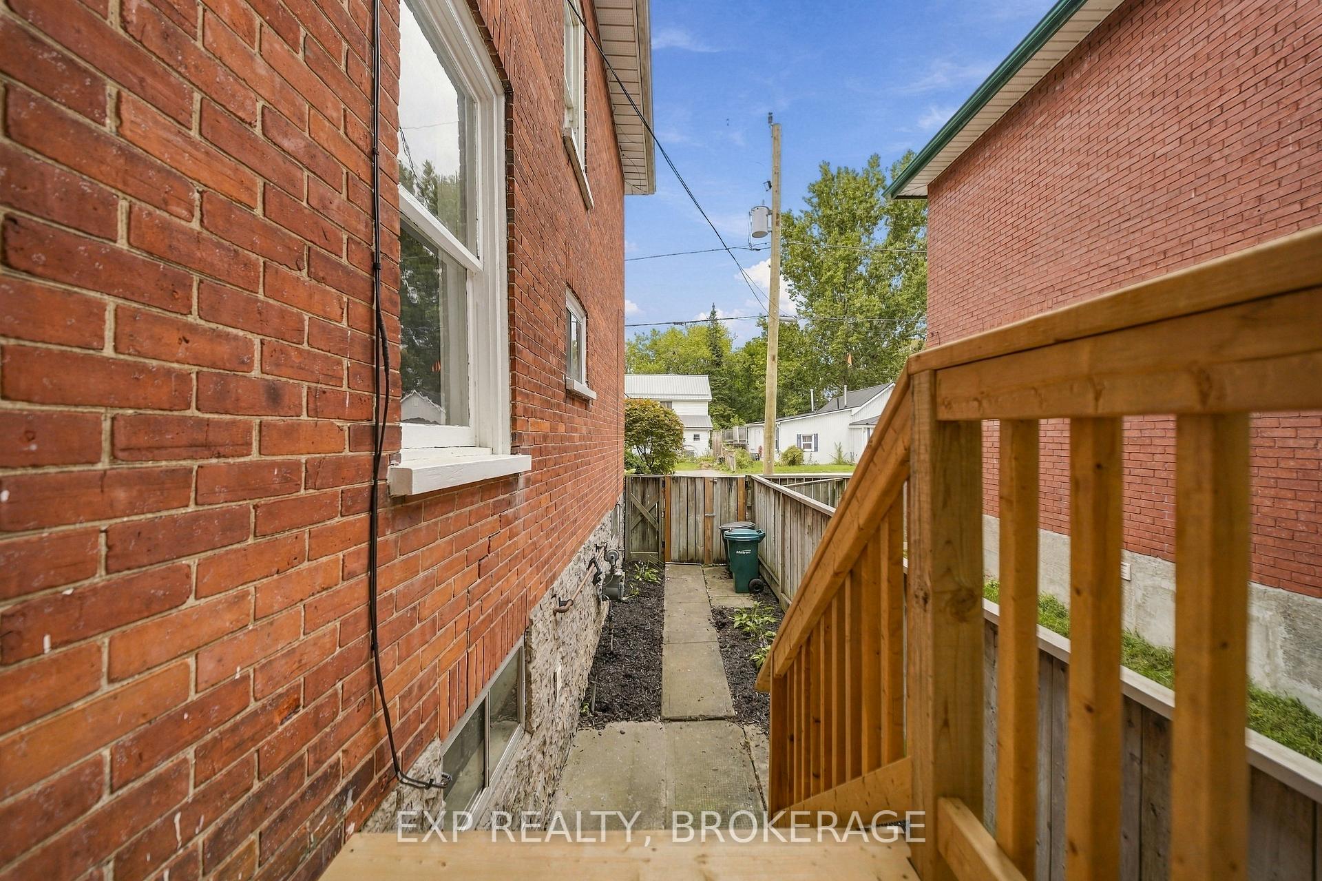 Photo 31 of 47 Henry Street, Belleville, Belleville Ward — HOMEH