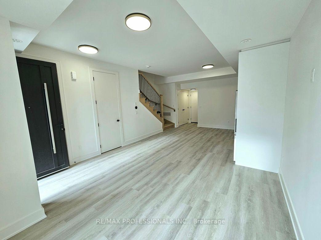 Photo 3 of 230 Ellis Avenue, St. Catharines, Oakdale — HOMEH