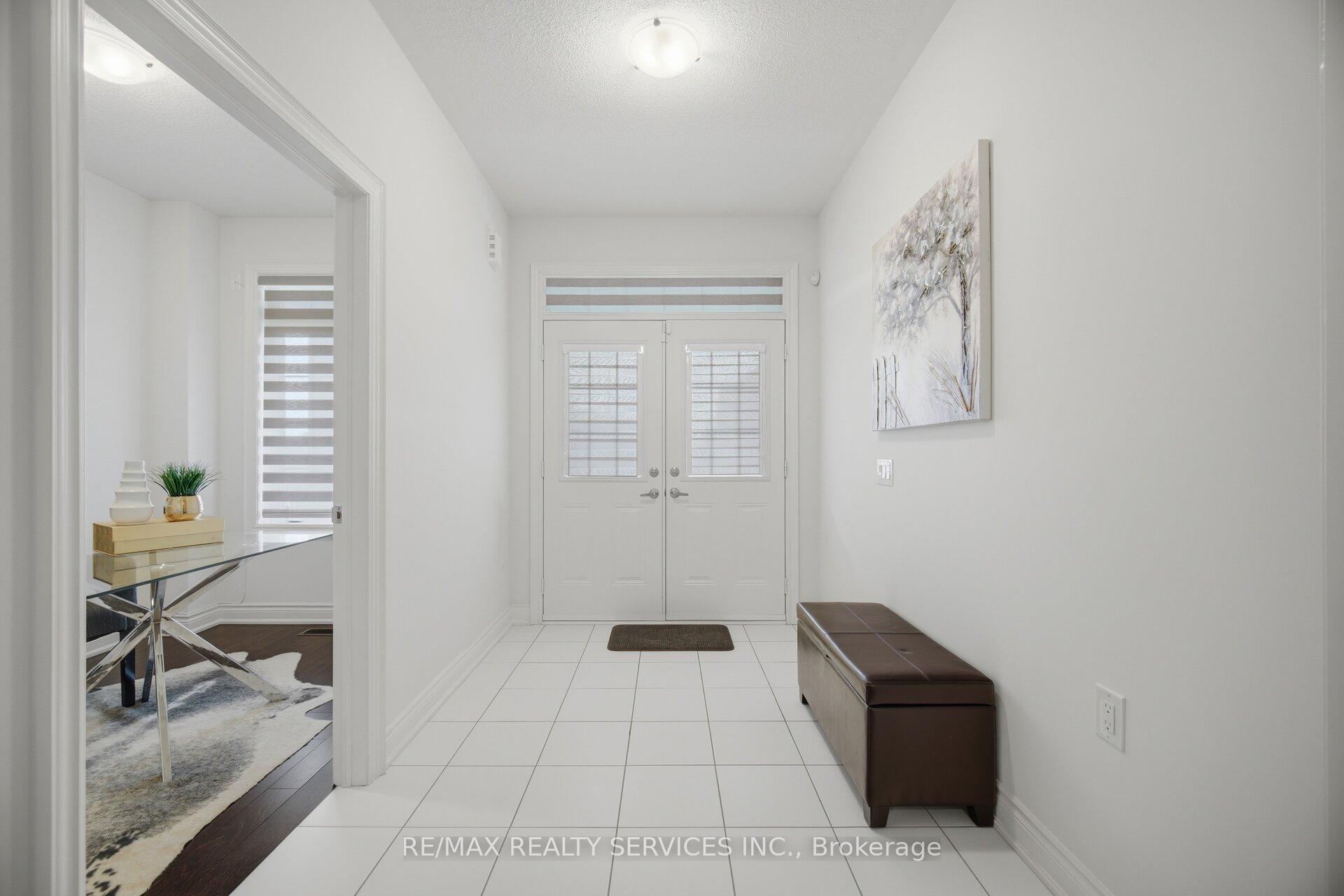 Photo 4 of 585 Dougall Avenue, Caledon, Rural Caledon — HOMEH