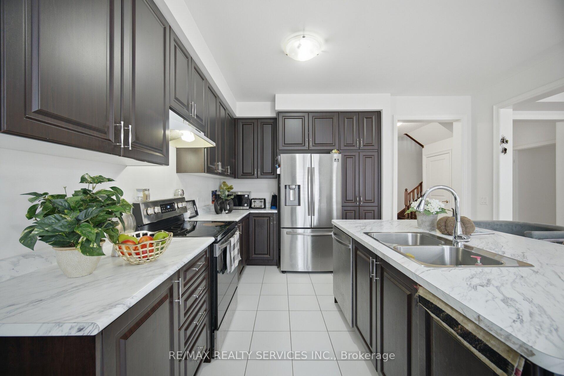 Photo 11 of 585 Dougall Avenue, Caledon, Rural Caledon — HOMEH