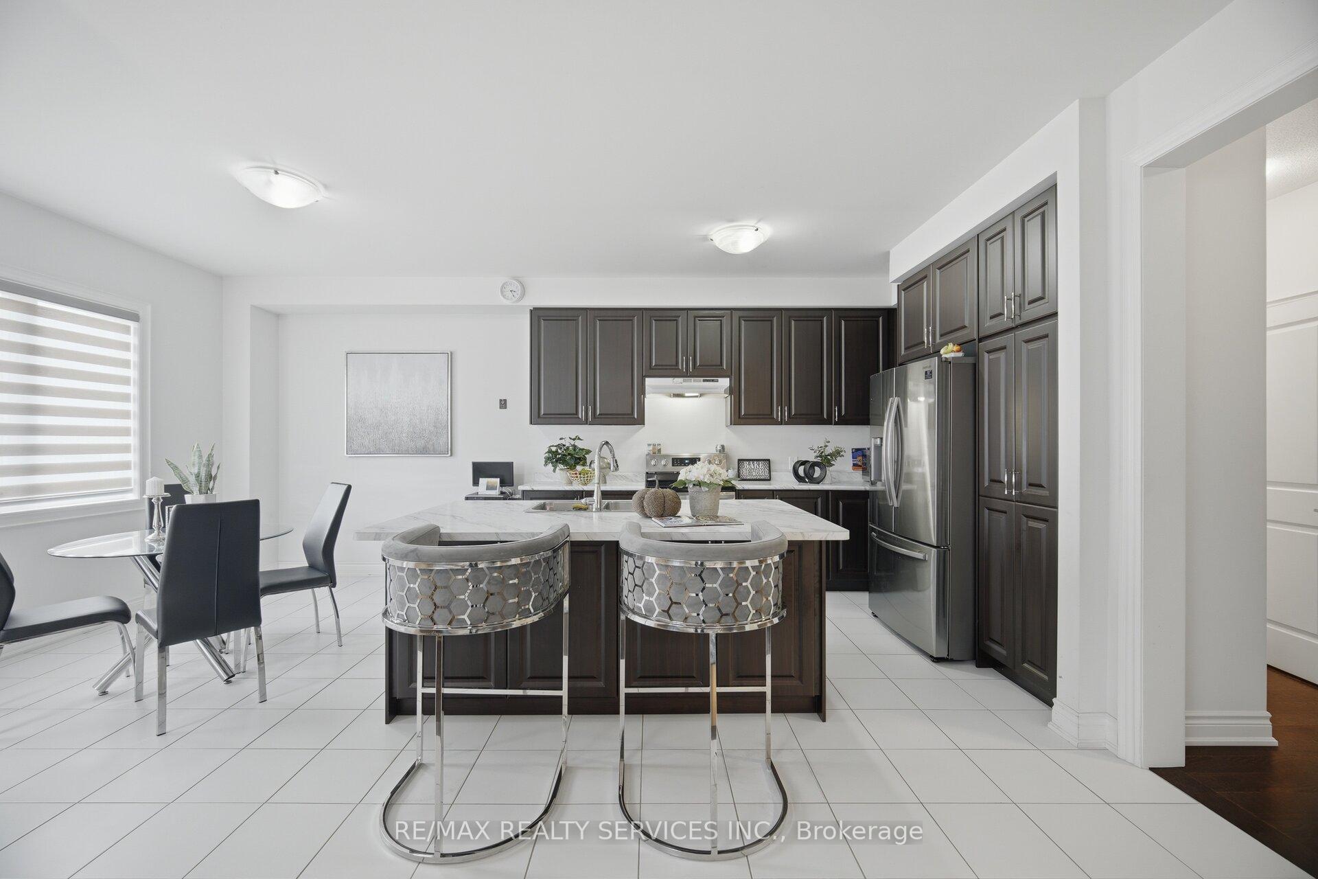 Photo 12 of 585 Dougall Avenue, Caledon, Rural Caledon — HOMEH