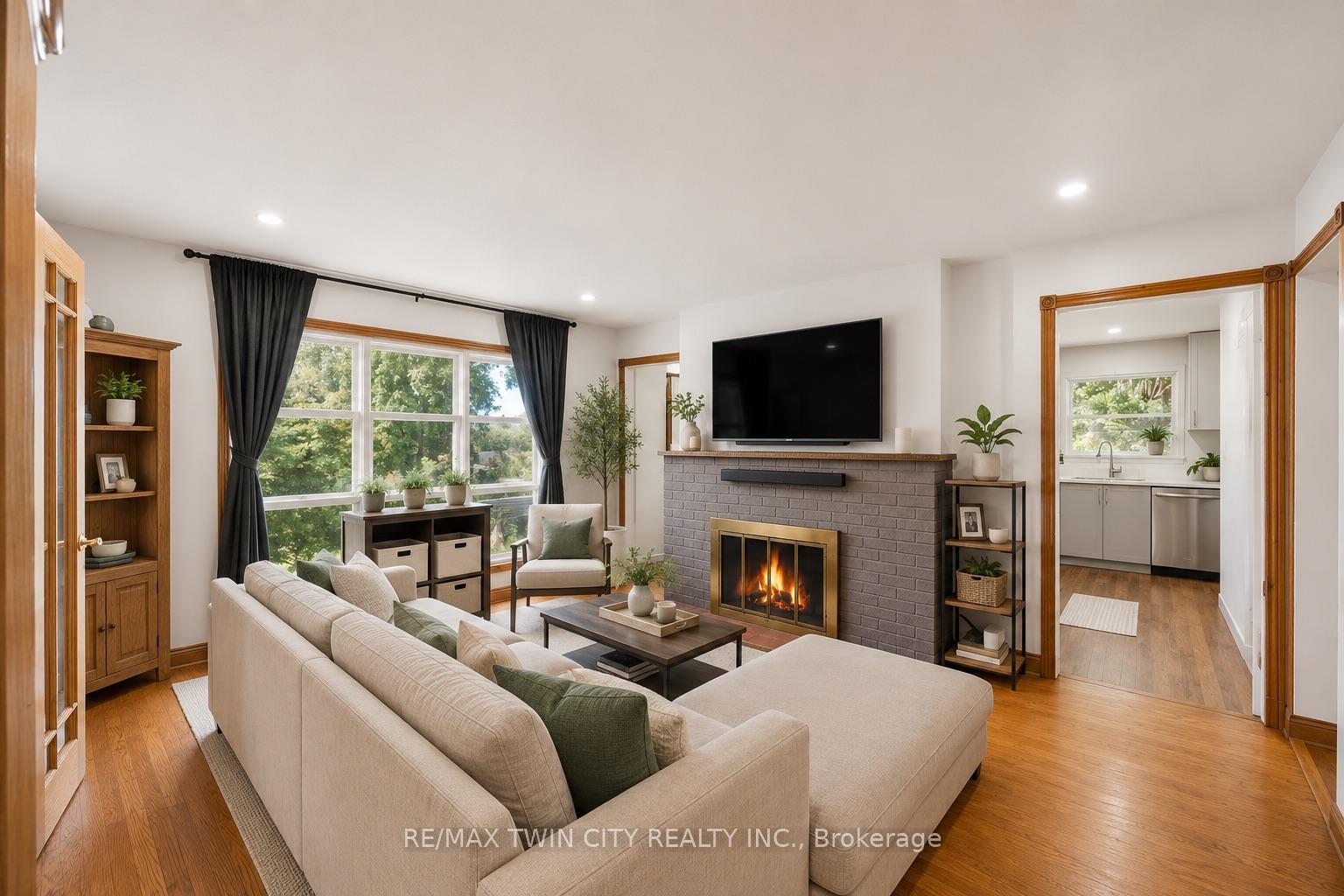 Photo 4 of 980 Ritson Road N, Oshawa, Centennial — HOMEH