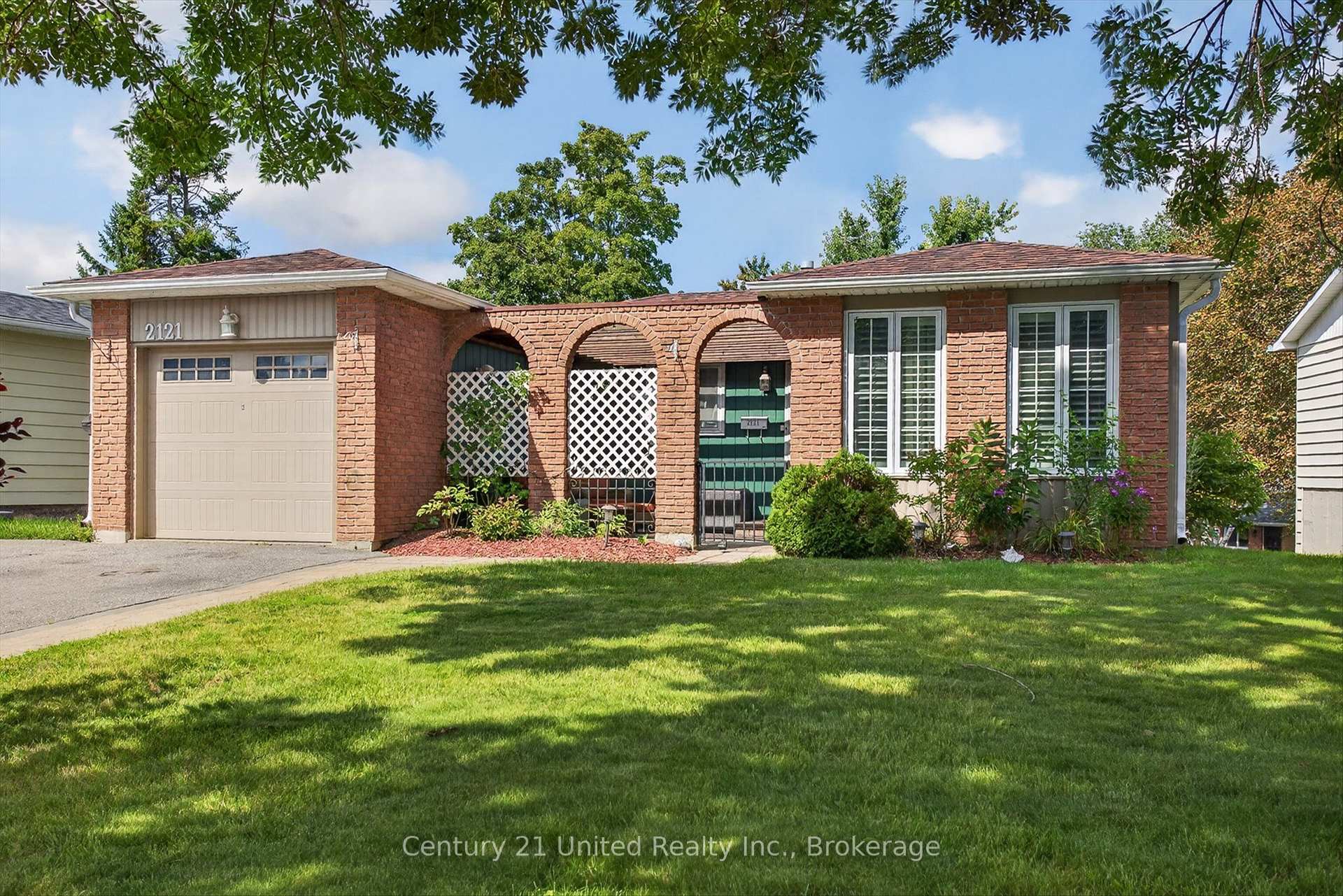 Photo 2 of 2121 Meadowview Road, Peterborough, Ashburnham Ward 4 — HOMEH